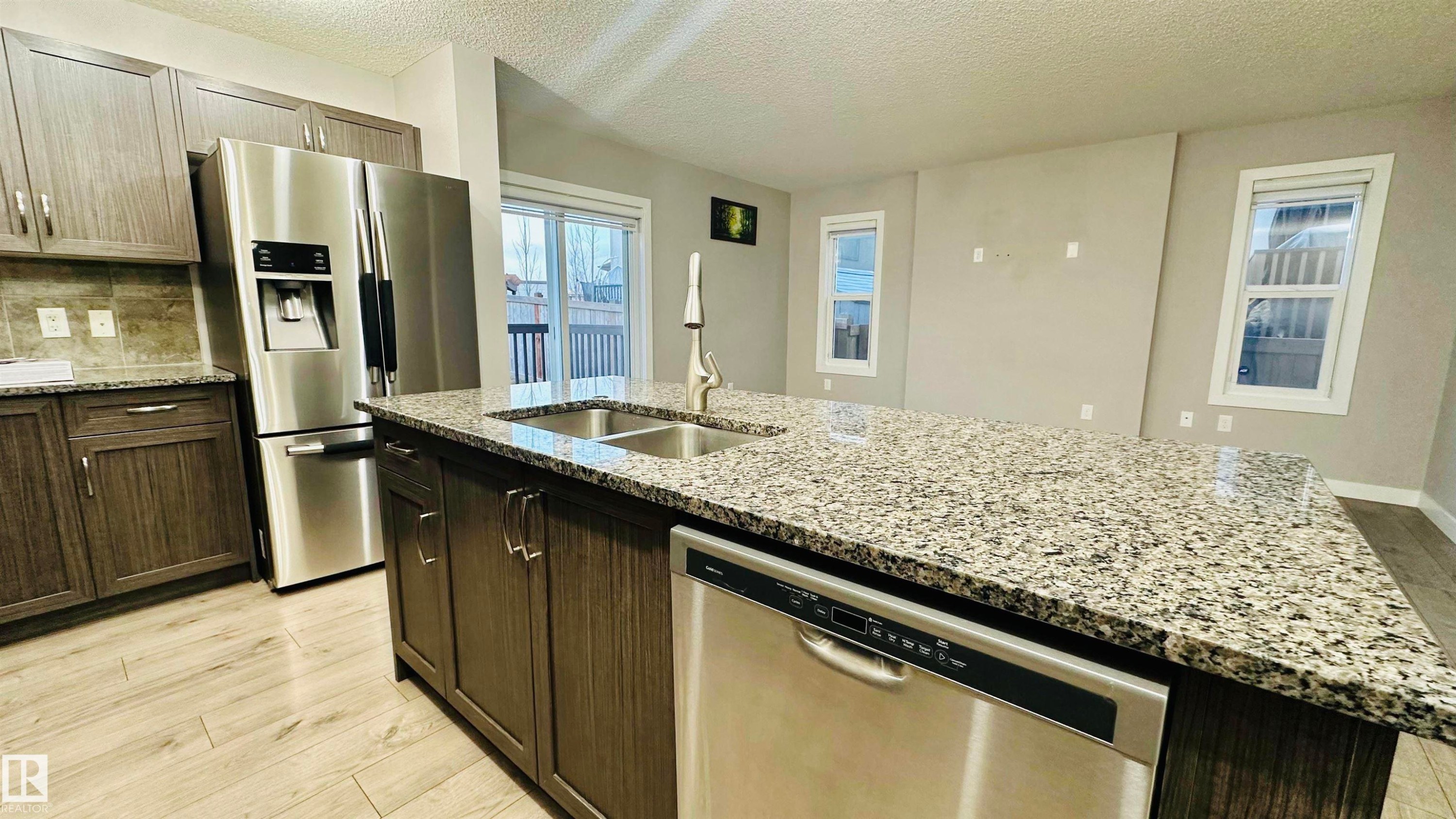 1105 33A Street, Edmonton, AB - Indoor Photo Showing Kitchen With Stainless Steel Kitchen With Double Sink With Upgraded Kitchen