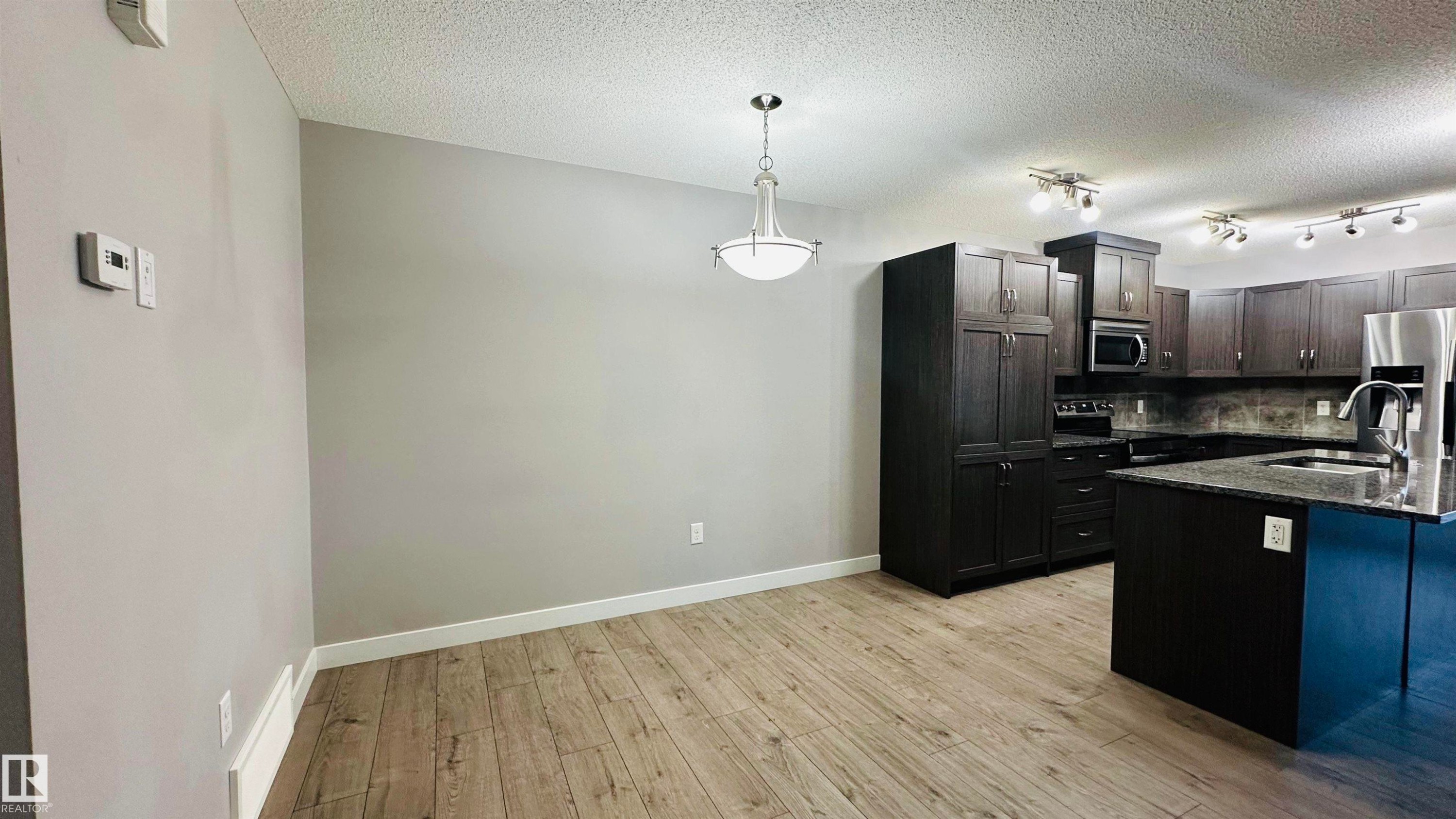 1105 33A Street, Edmonton, AB - Indoor Photo Showing Kitchen