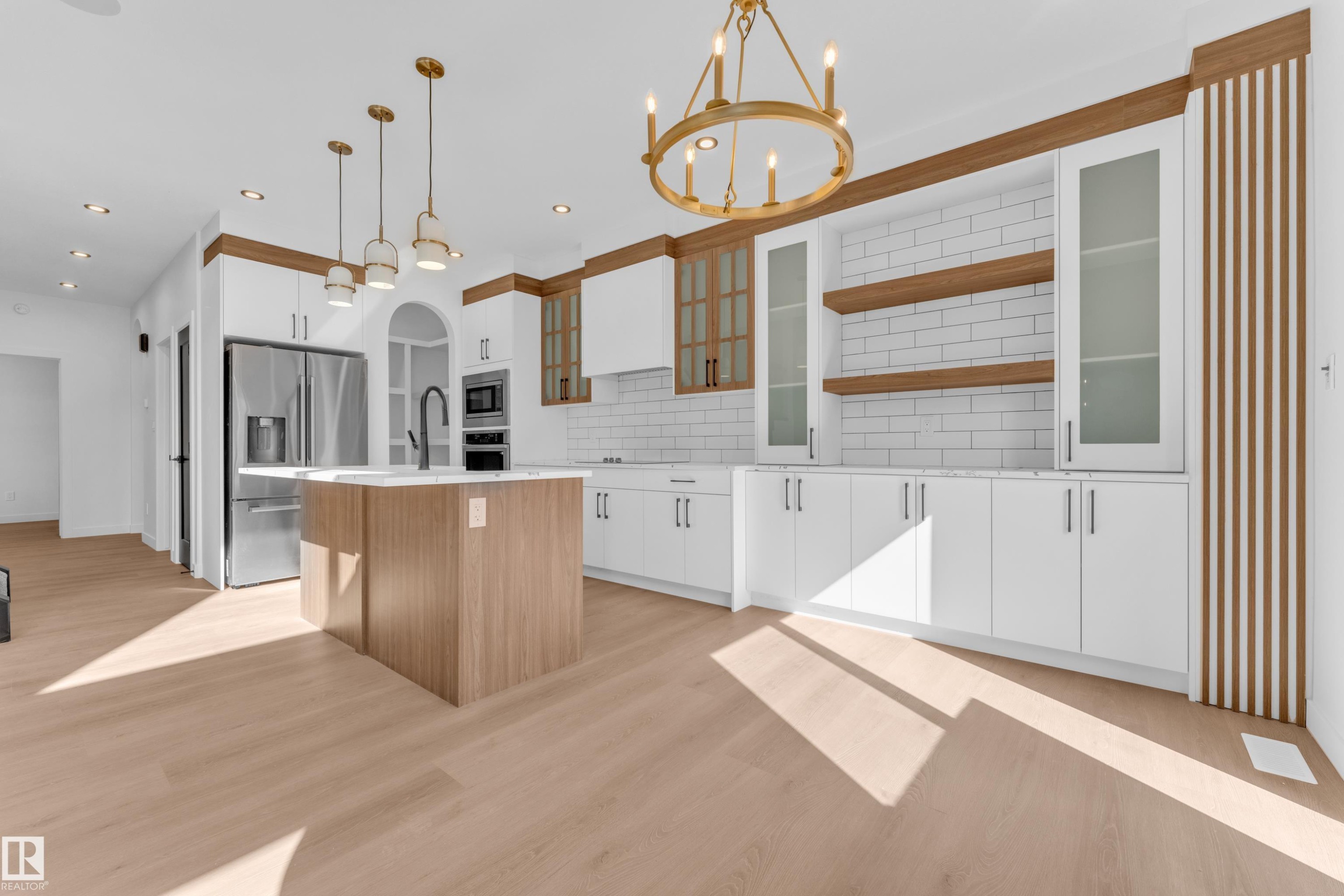 4 Grayson Green, Stony Plain, AB - Indoor Photo Showing Kitchen With Upgraded Kitchen