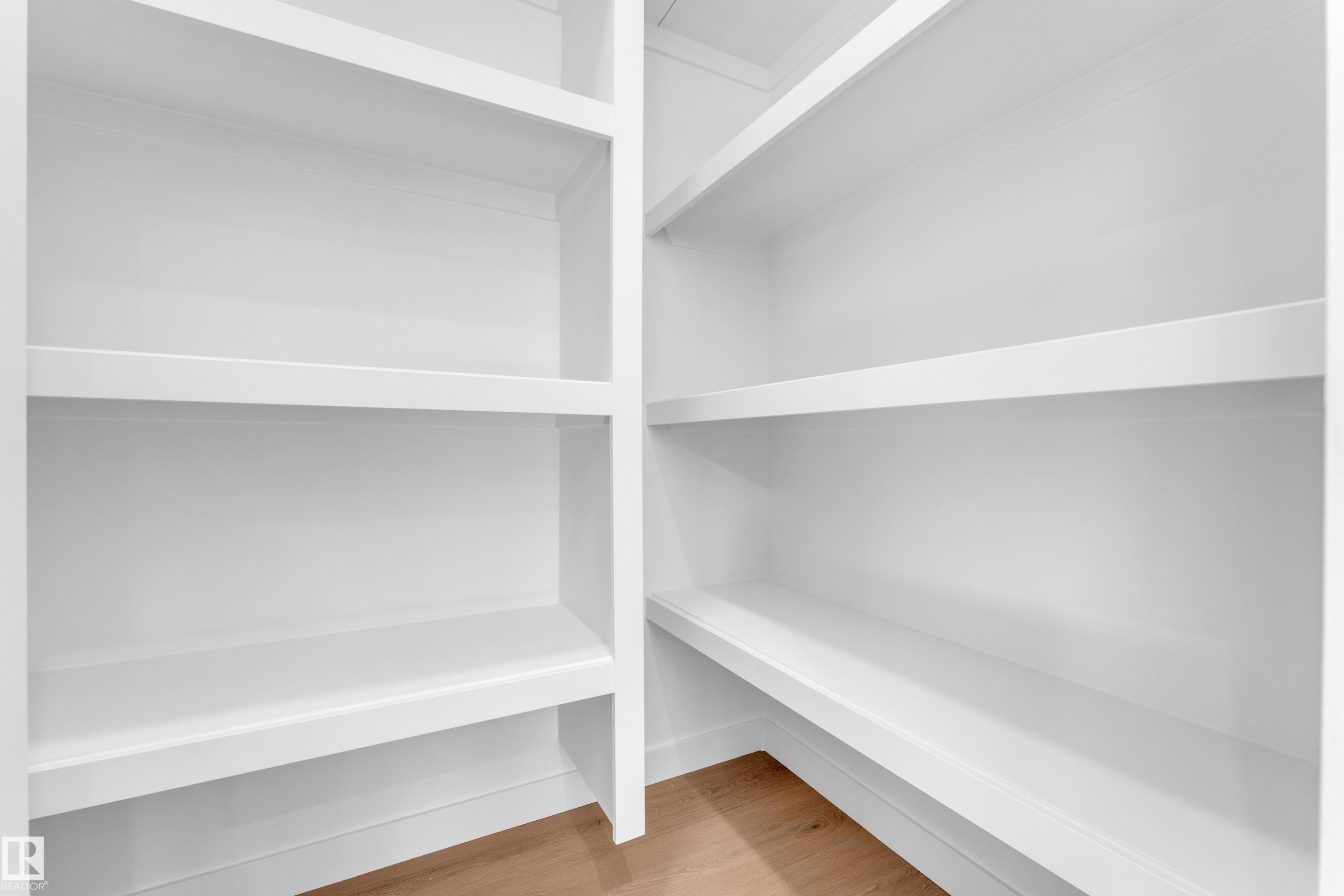 4 Grayson Green, Stony Plain, AB - Indoor With Storage