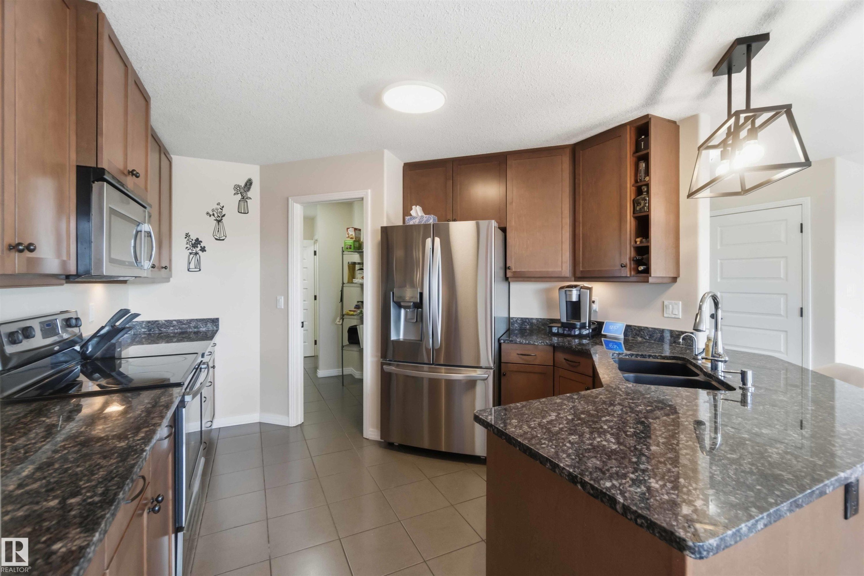 1247 Westerra Crescent, Stony Plain, AB - Indoor Photo Showing Kitchen With Double Sink