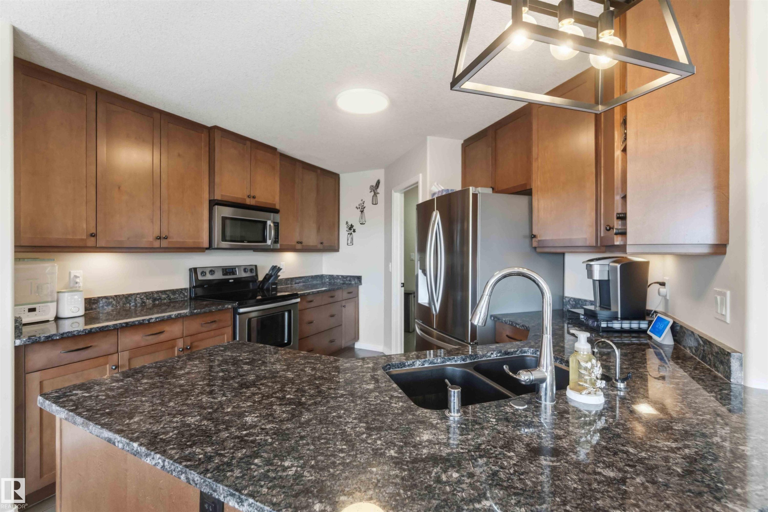 1247 Westerra Crescent, Stony Plain, AB - Indoor Photo Showing Kitchen With Double Sink With Upgraded Kitchen