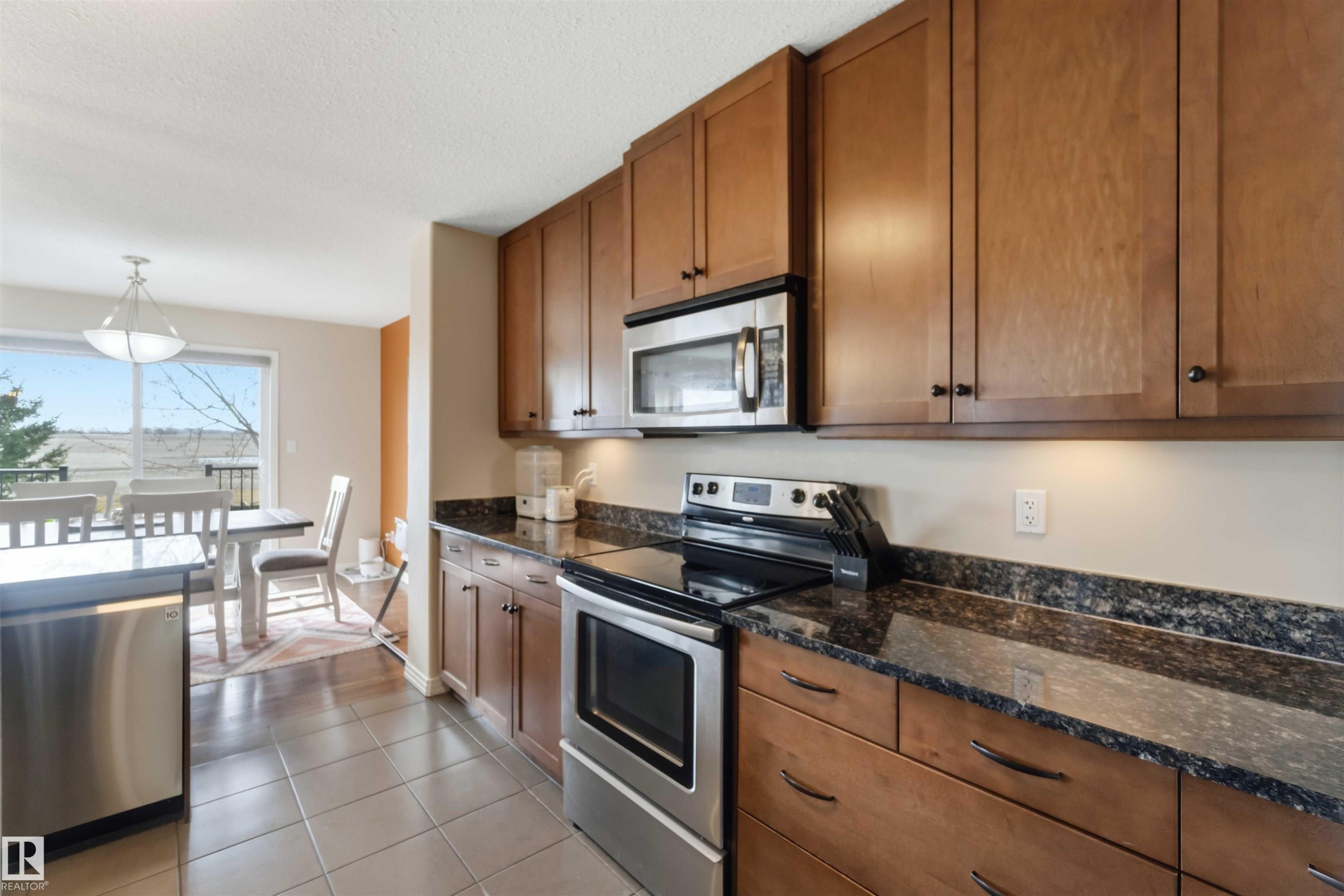1247 Westerra Crescent, Stony Plain, AB - Indoor Photo Showing Kitchen