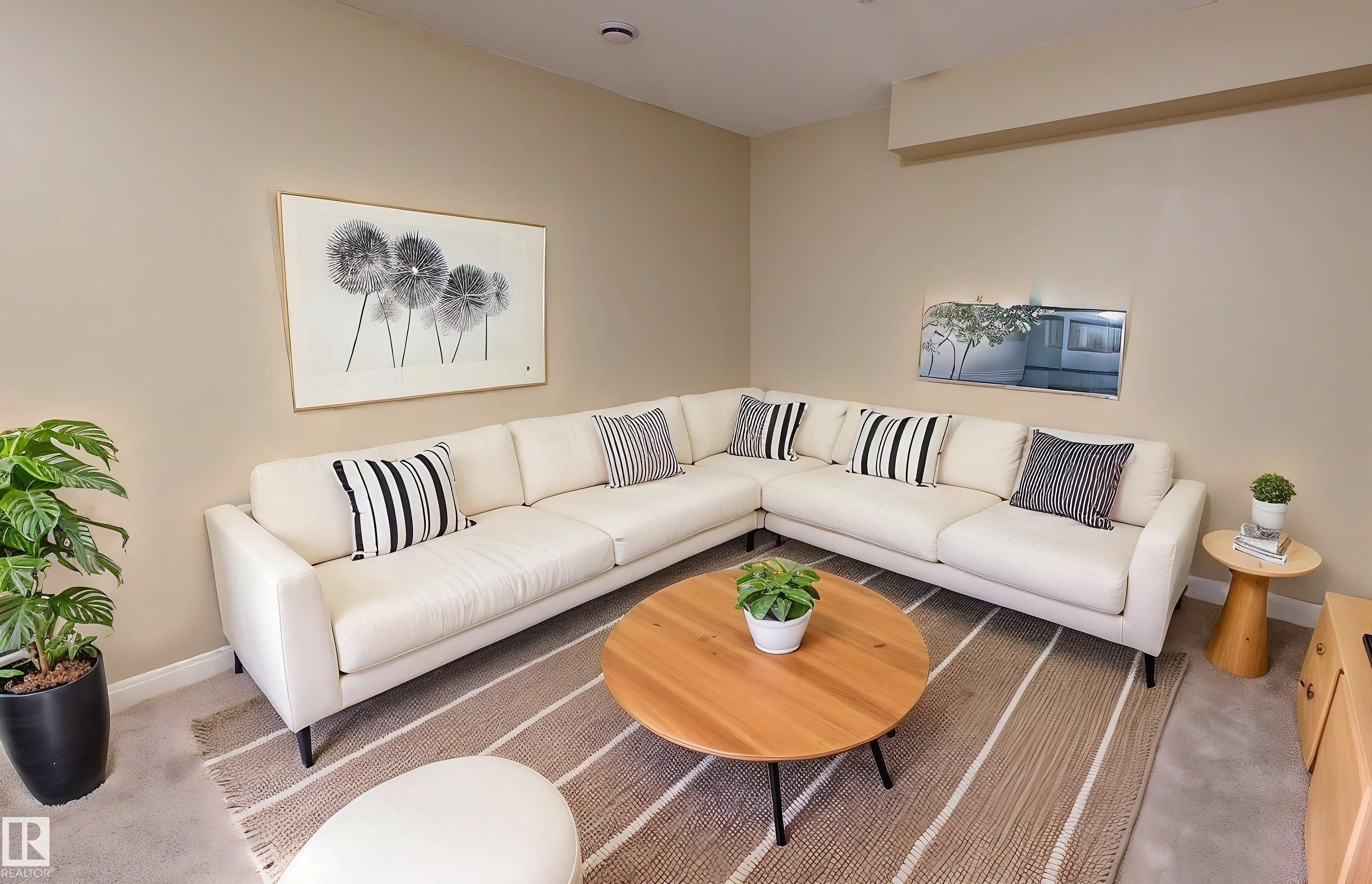 323 Willow Crest, Edmonton, AB - Indoor Photo Showing Living Room