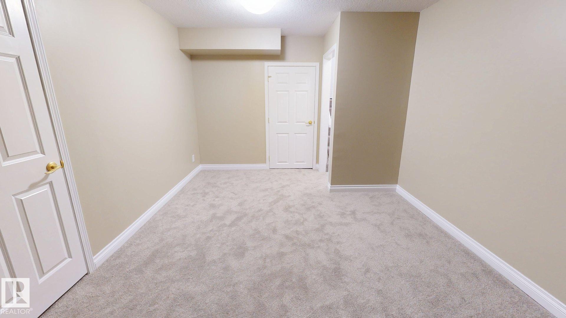 323 Willow Crest, Edmonton, AB - Indoor Photo Showing Other Room