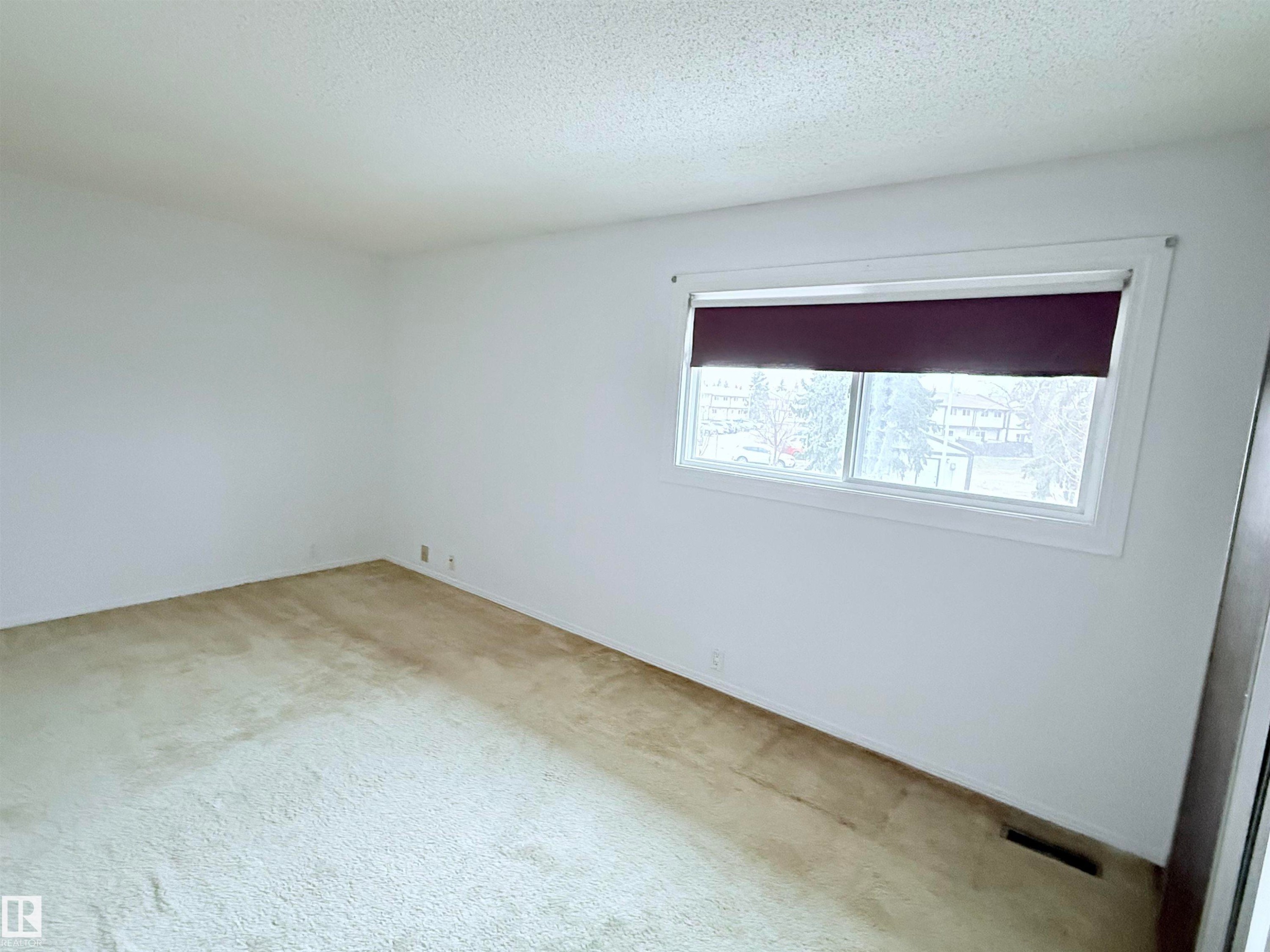 18118 93 Avenue, Edmonton, AB - Indoor Photo Showing Other Room