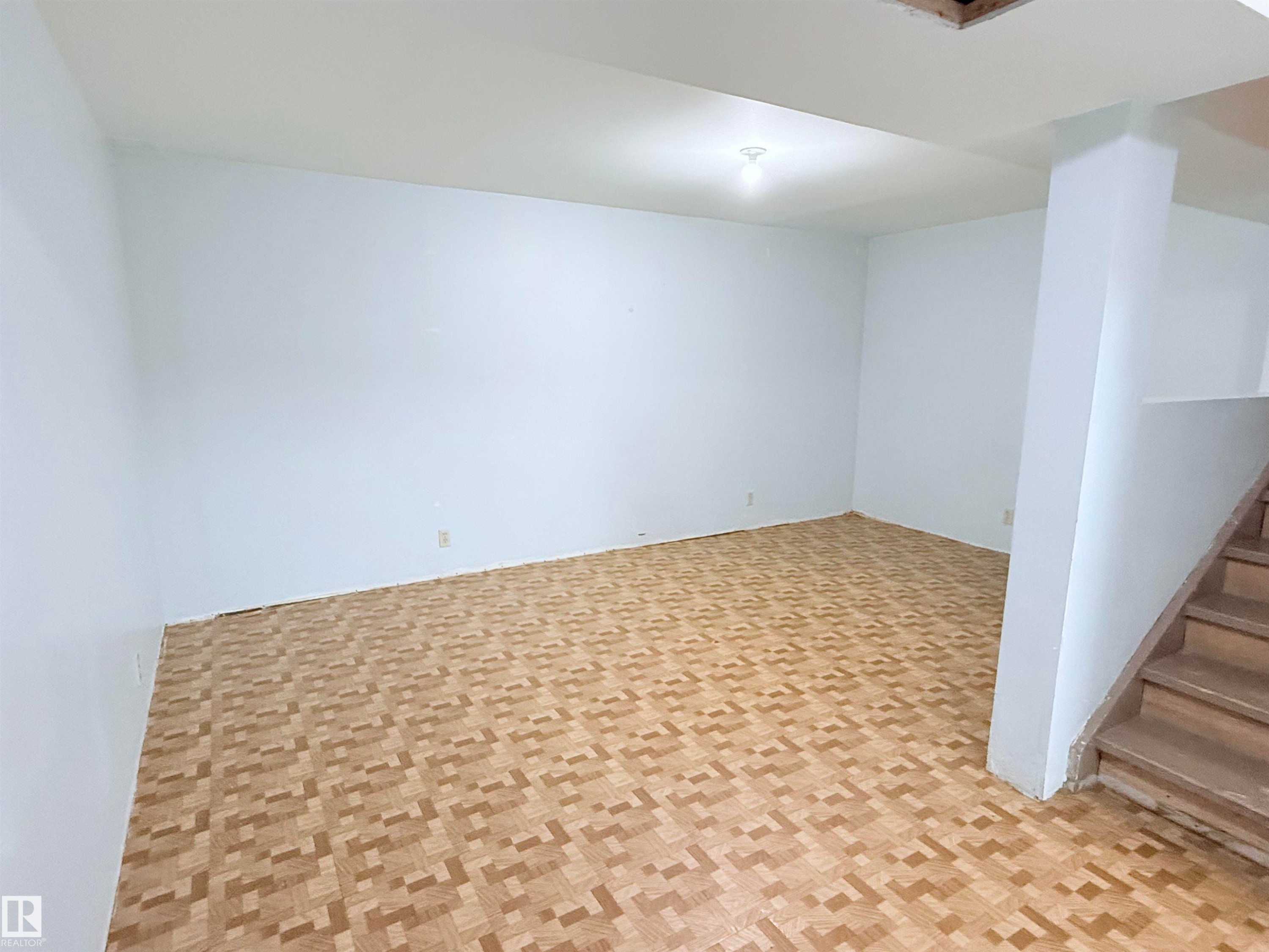 18118 93 Avenue, Edmonton, AB - Indoor Photo Showing Other Room