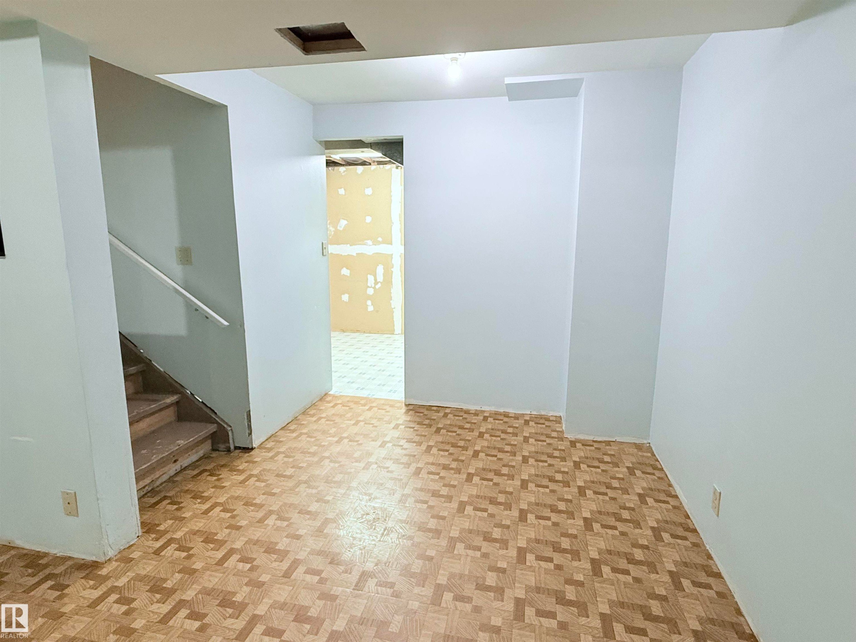 18118 93 Avenue, Edmonton, AB - Indoor Photo Showing Other Room