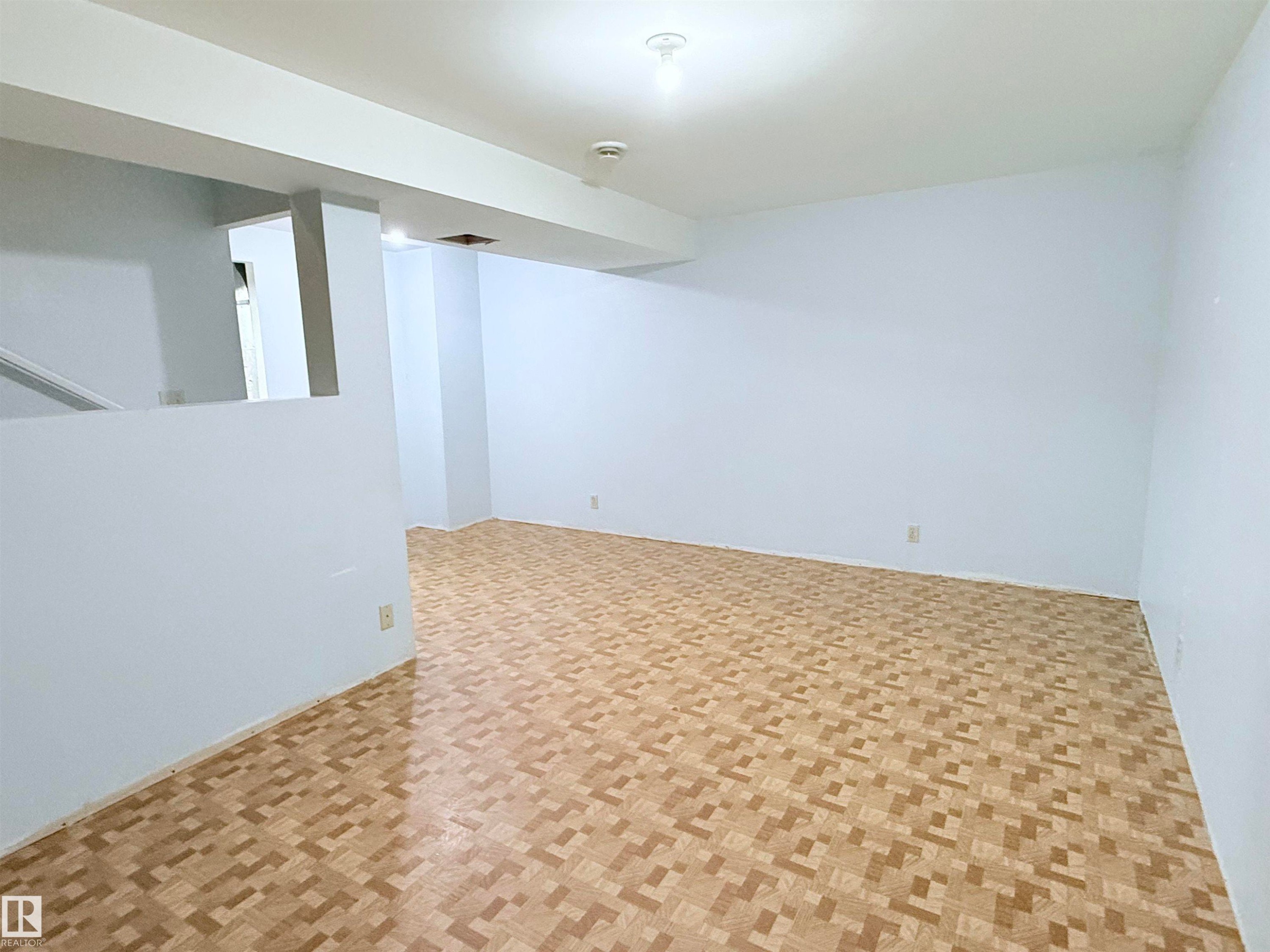 18118 93 Avenue, Edmonton, AB - Indoor Photo Showing Other Room