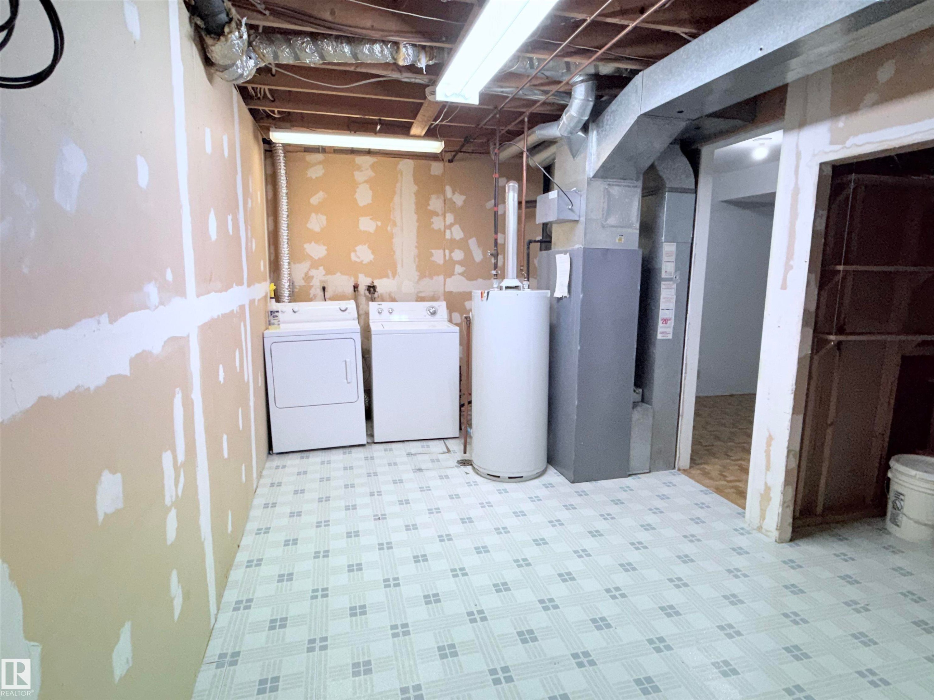 18118 93 Avenue, Edmonton, AB - Indoor Photo Showing Laundry Room