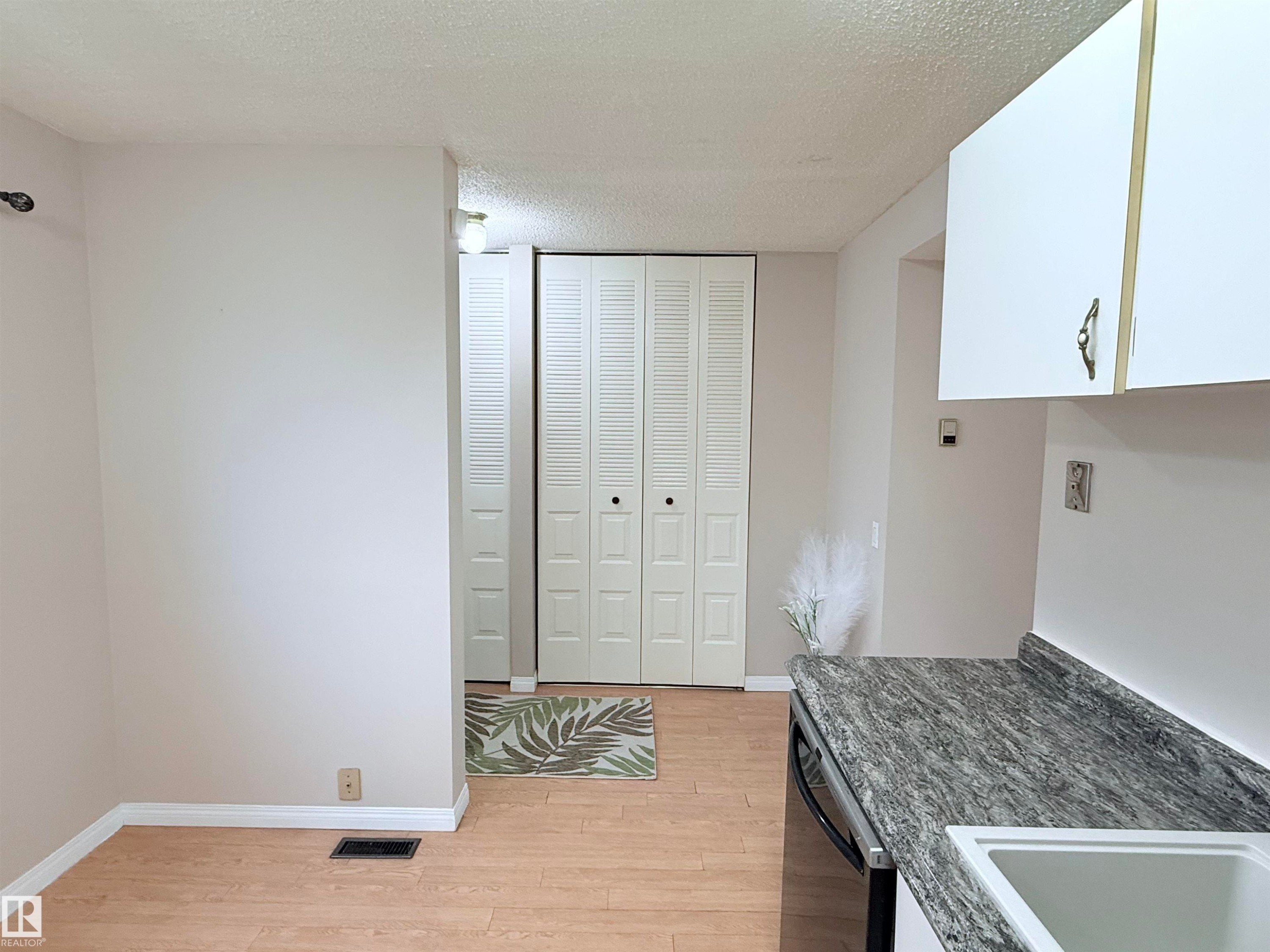 18118 93 Avenue, Edmonton, AB - Indoor Photo Showing Other Room