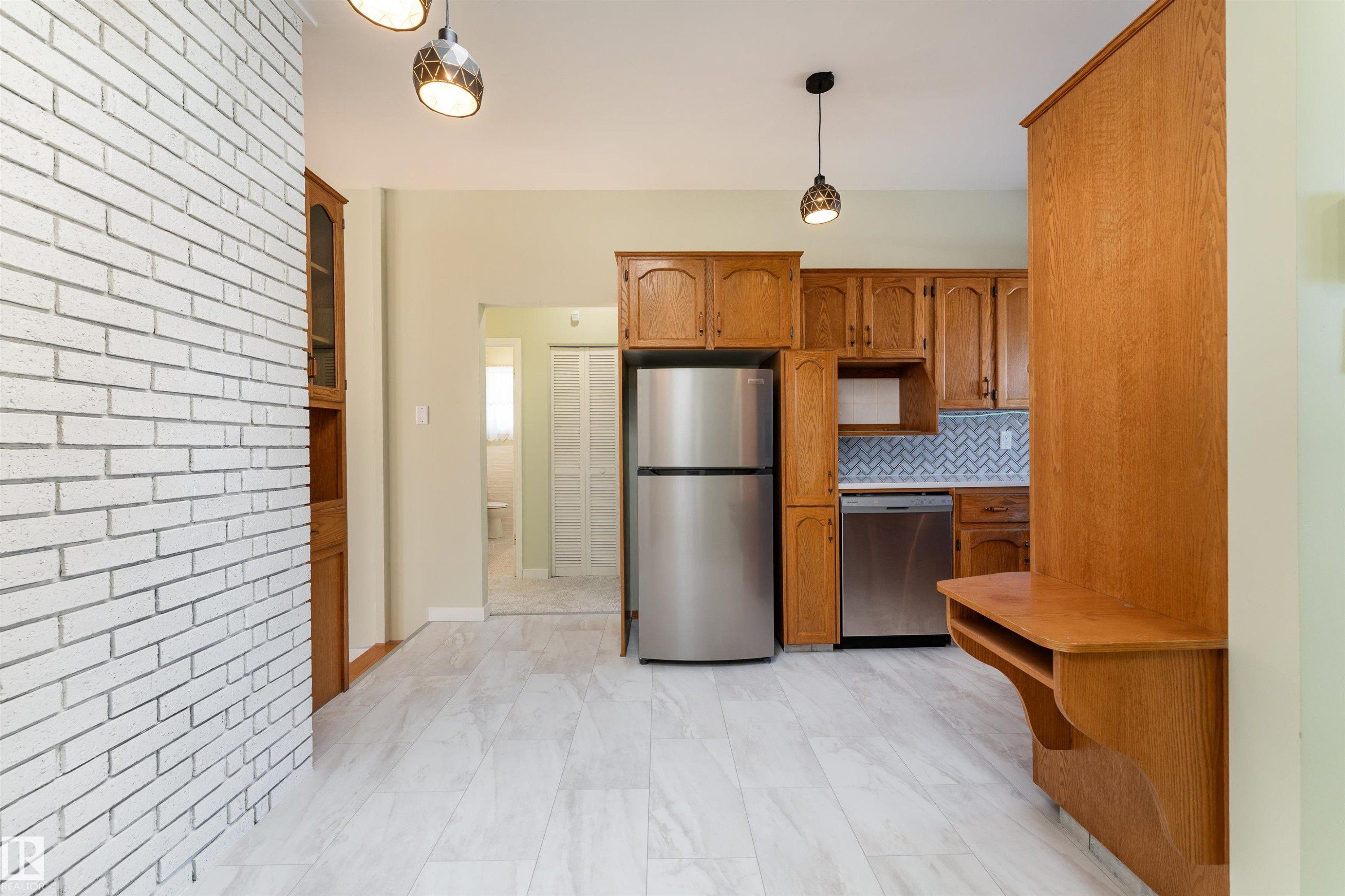 9523 134 Avenue, Edmonton, AB - Indoor Photo Showing Kitchen