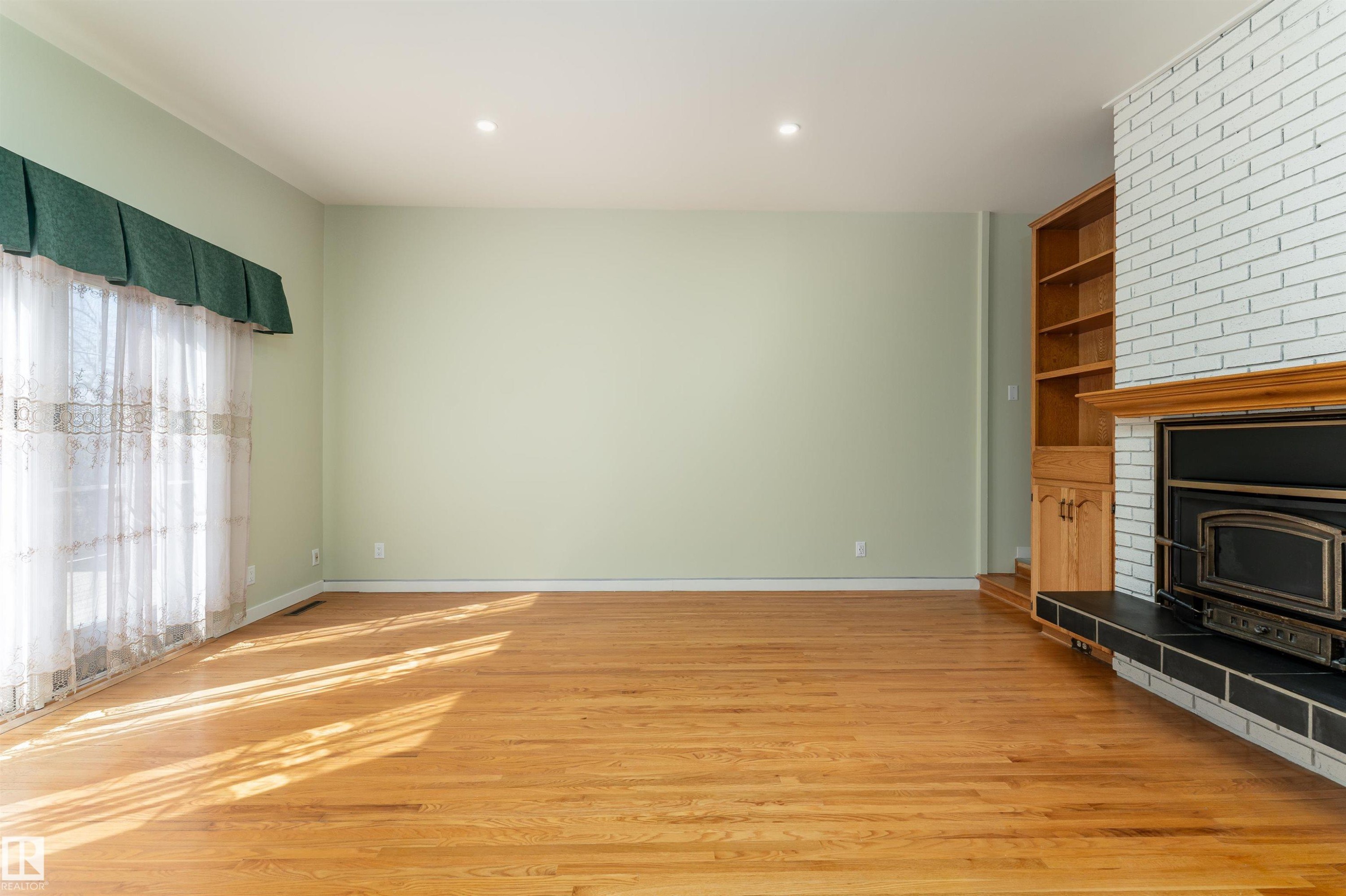 9523 134 Avenue, Edmonton, AB - Indoor Photo Showing Other Room With Fireplace