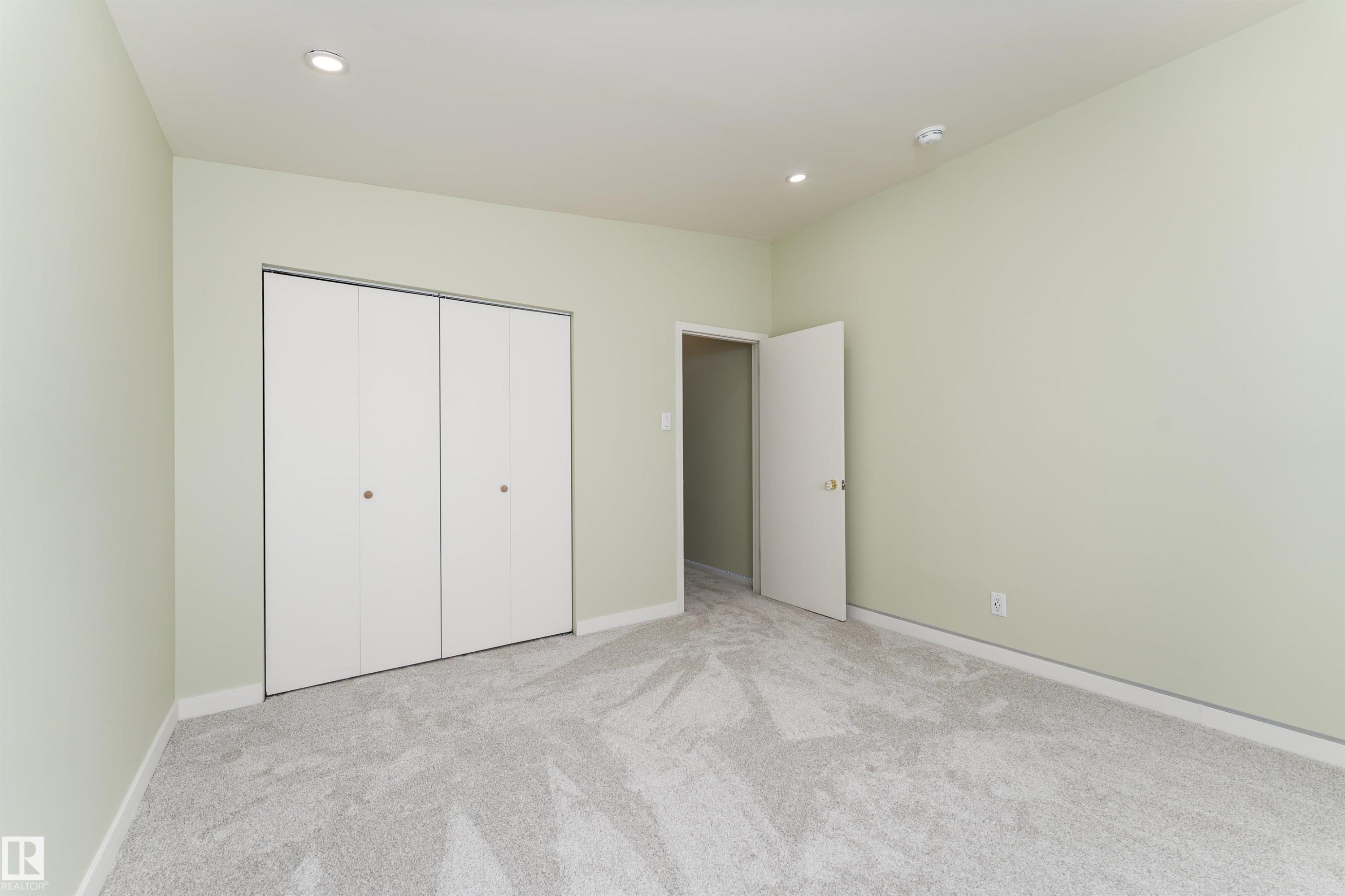 9523 134 Avenue, Edmonton, AB - Indoor Photo Showing Other Room