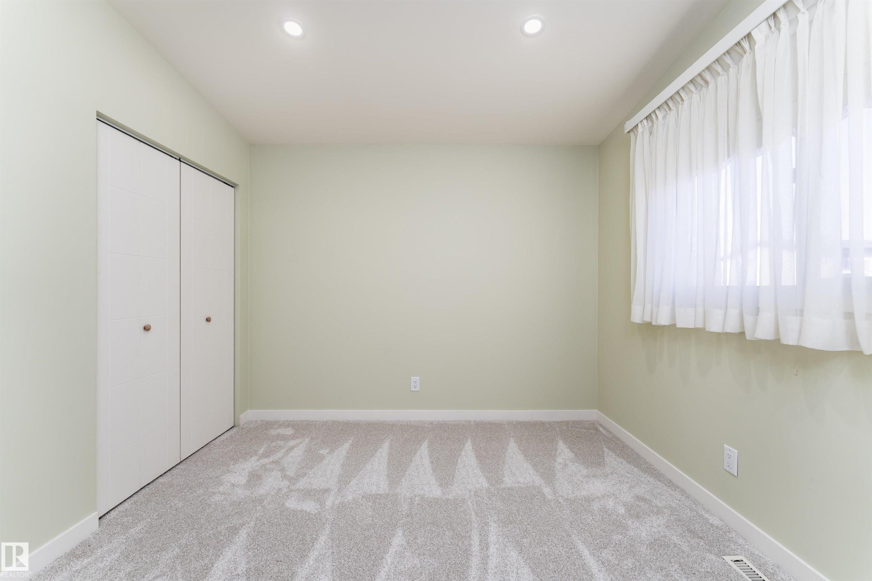 9523 134 Avenue, Edmonton, AB - Indoor Photo Showing Other Room