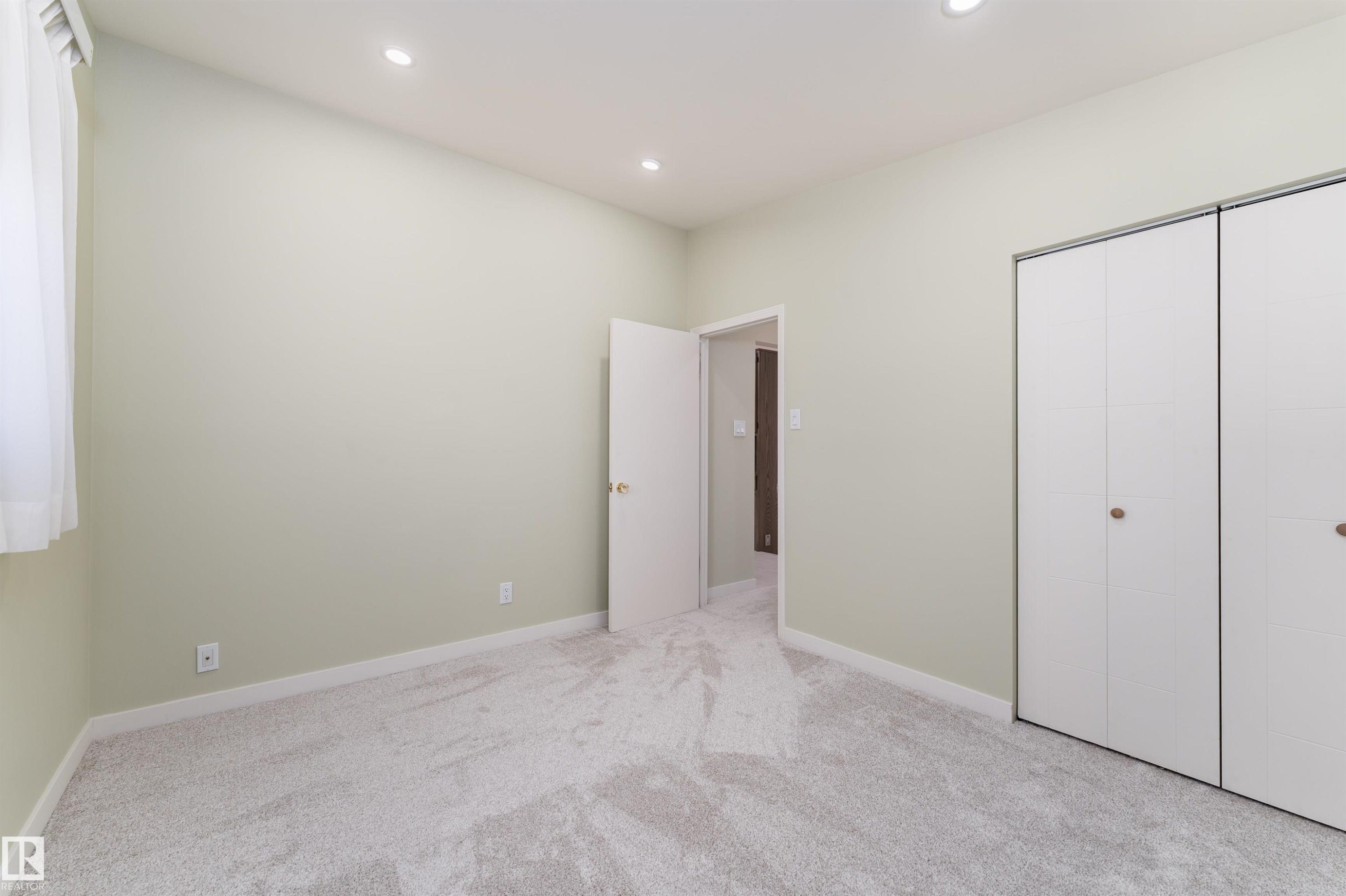 9523 134 Avenue, Edmonton, AB - Indoor Photo Showing Other Room