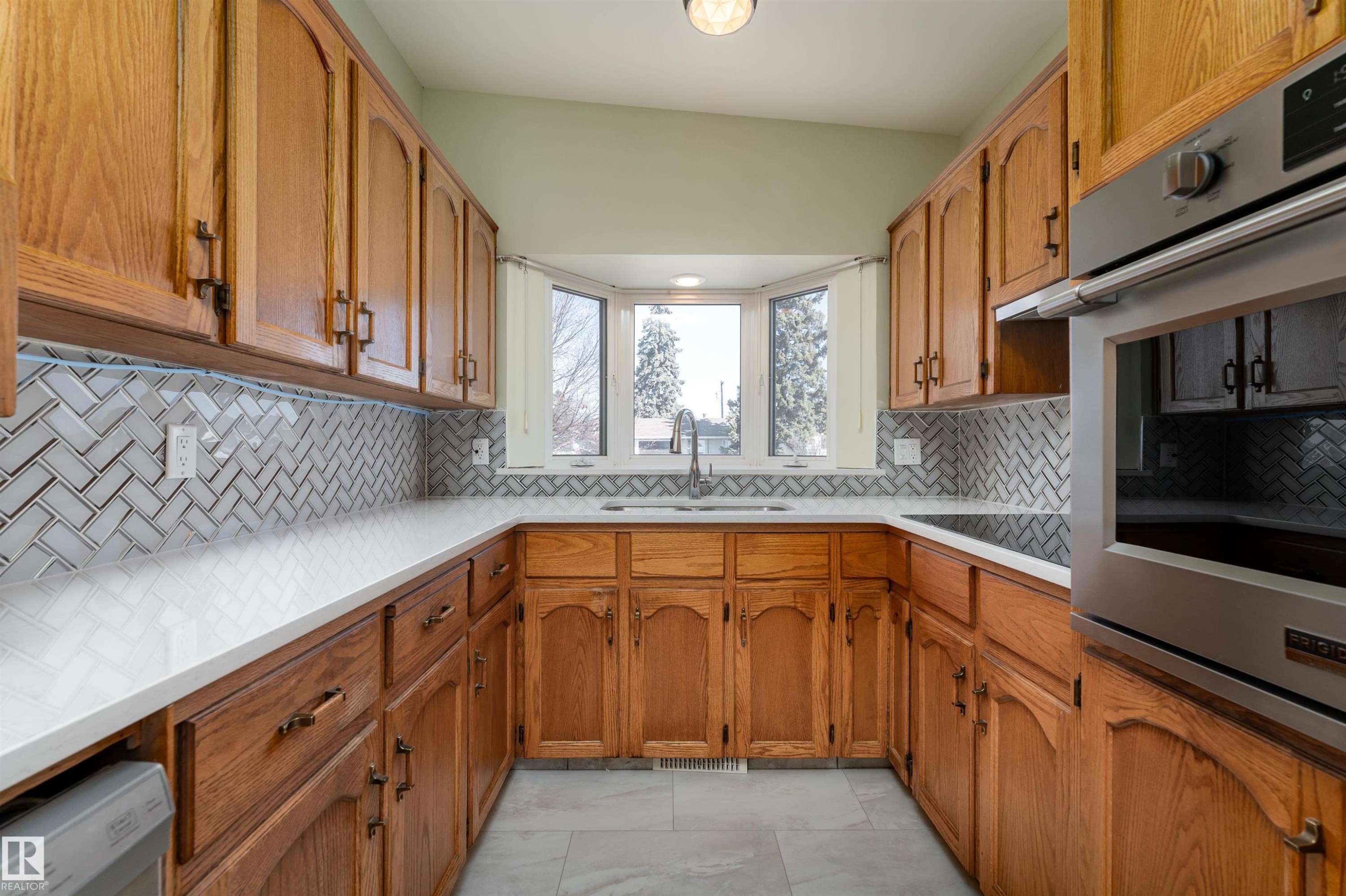 9523 134 Avenue, Edmonton, AB - Indoor Photo Showing Kitchen