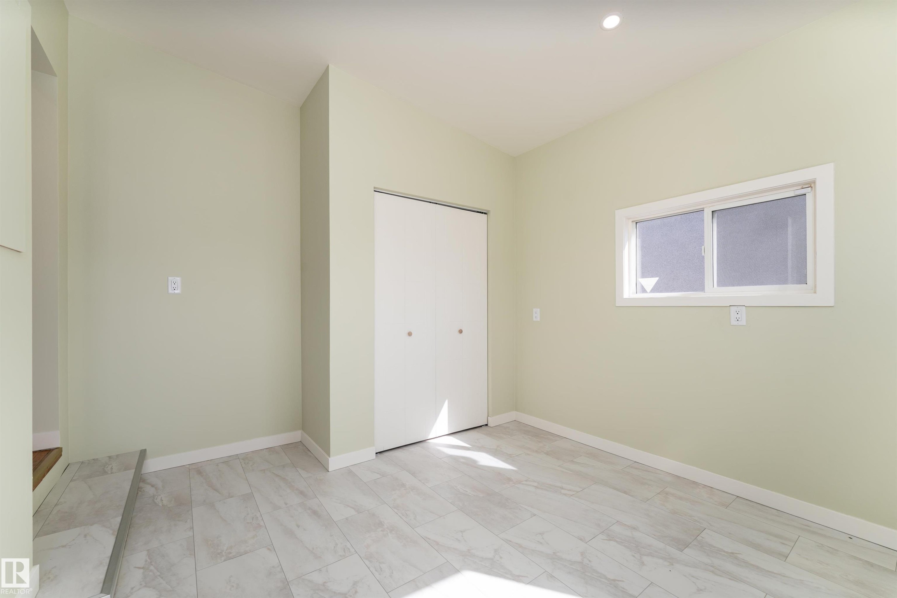 9523 134 Avenue, Edmonton, AB - Indoor Photo Showing Other Room