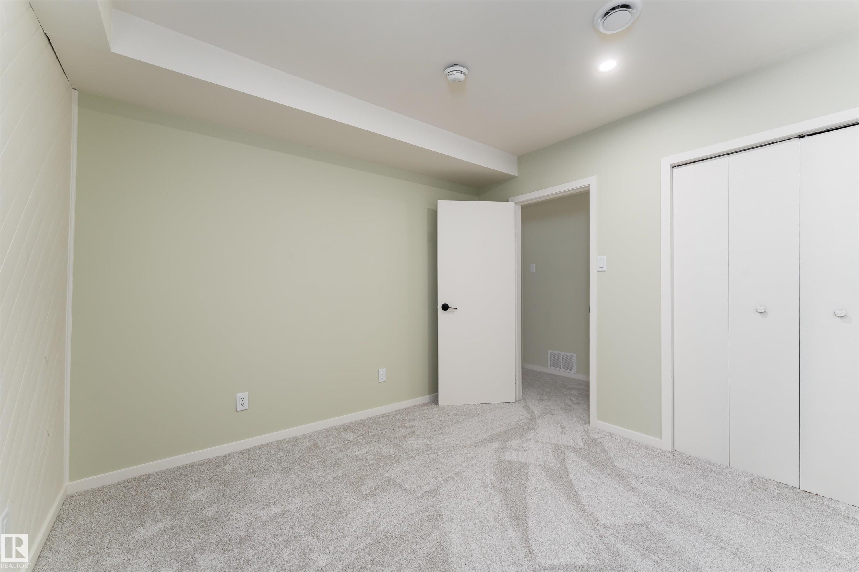 9523 134 Avenue, Edmonton, AB - Indoor Photo Showing Other Room