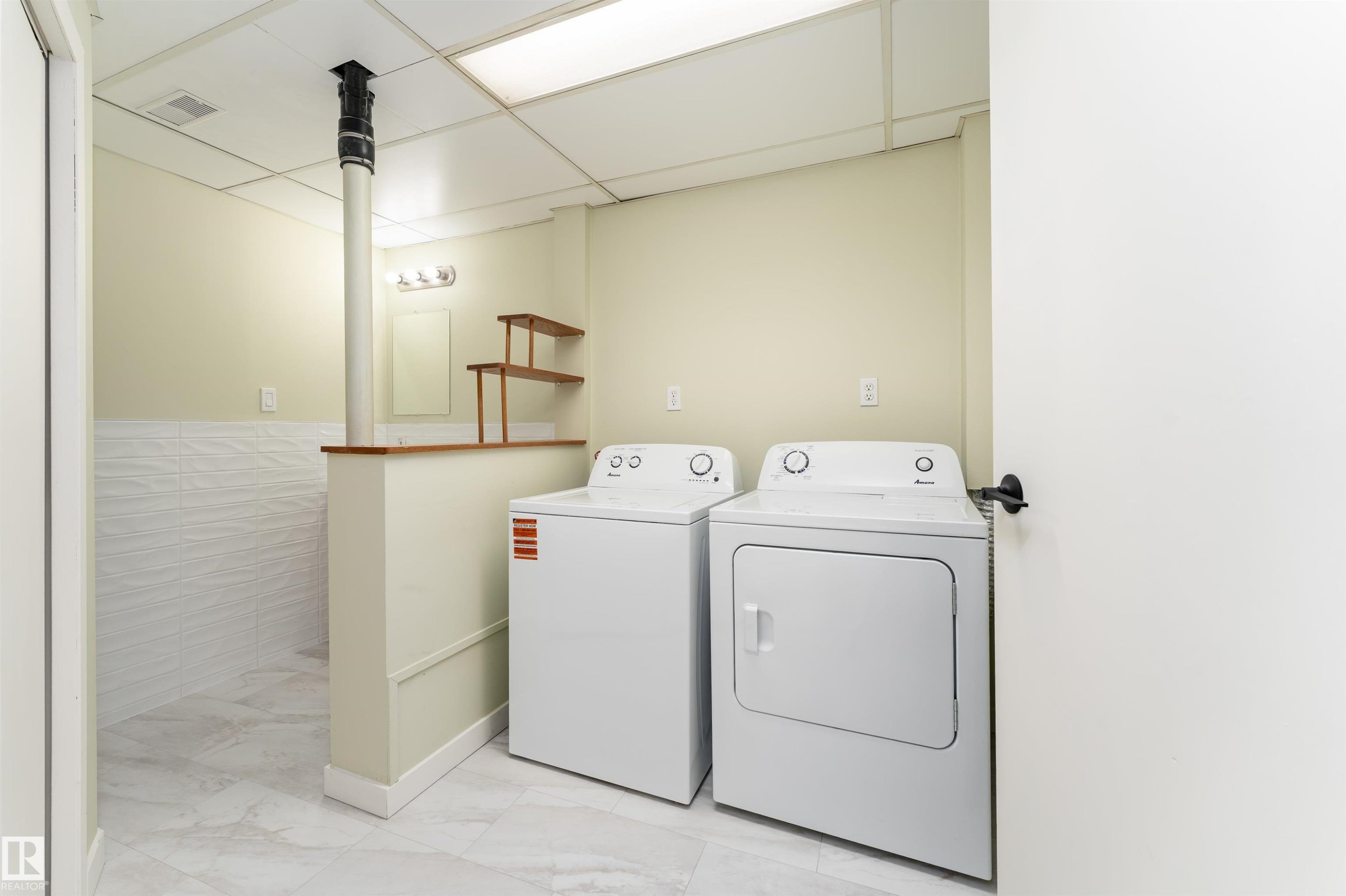9523 134 Avenue, Edmonton, AB - Indoor Photo Showing Laundry Room