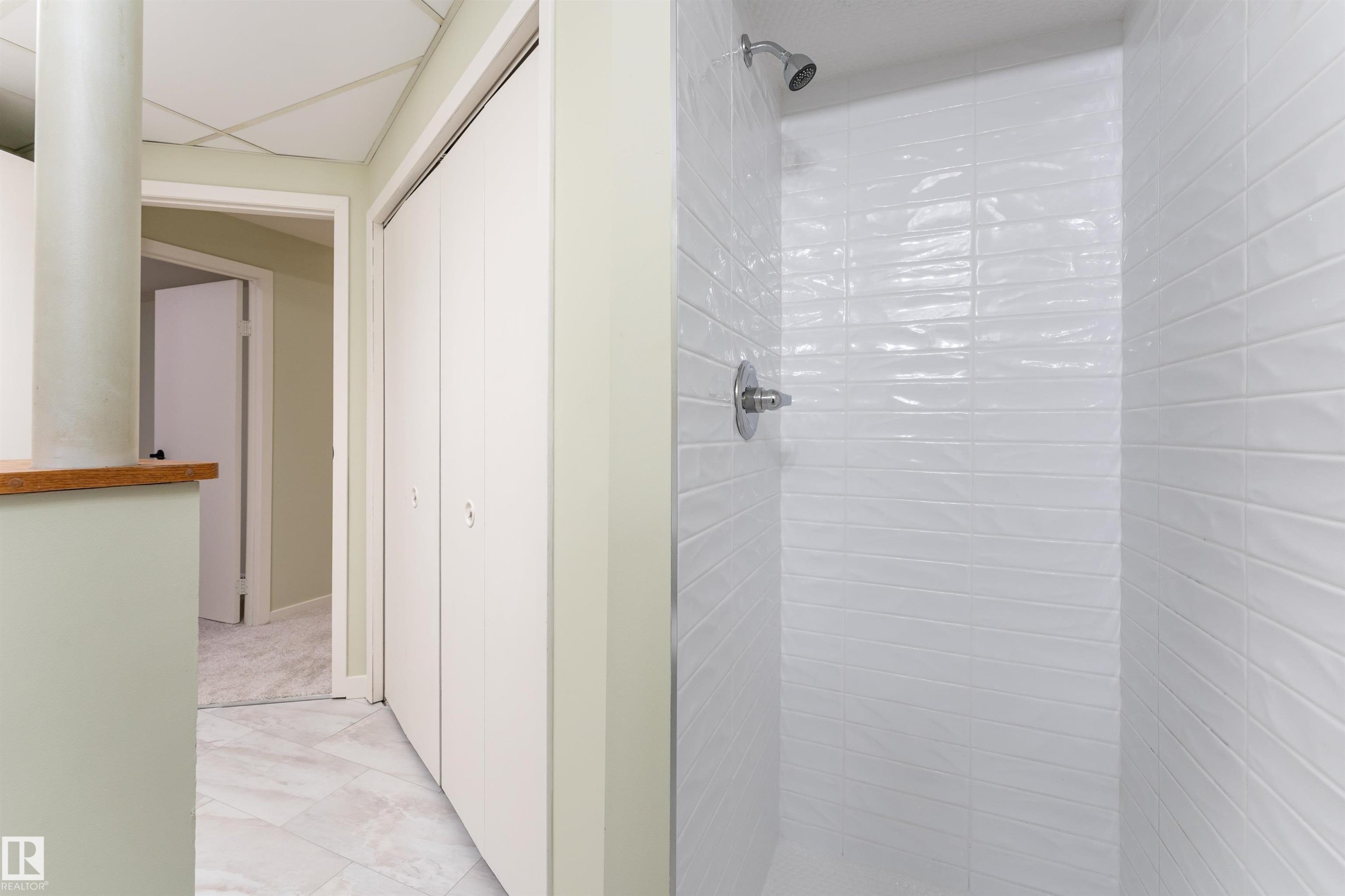 9523 134 Avenue, Edmonton, AB - Indoor Photo Showing Bathroom