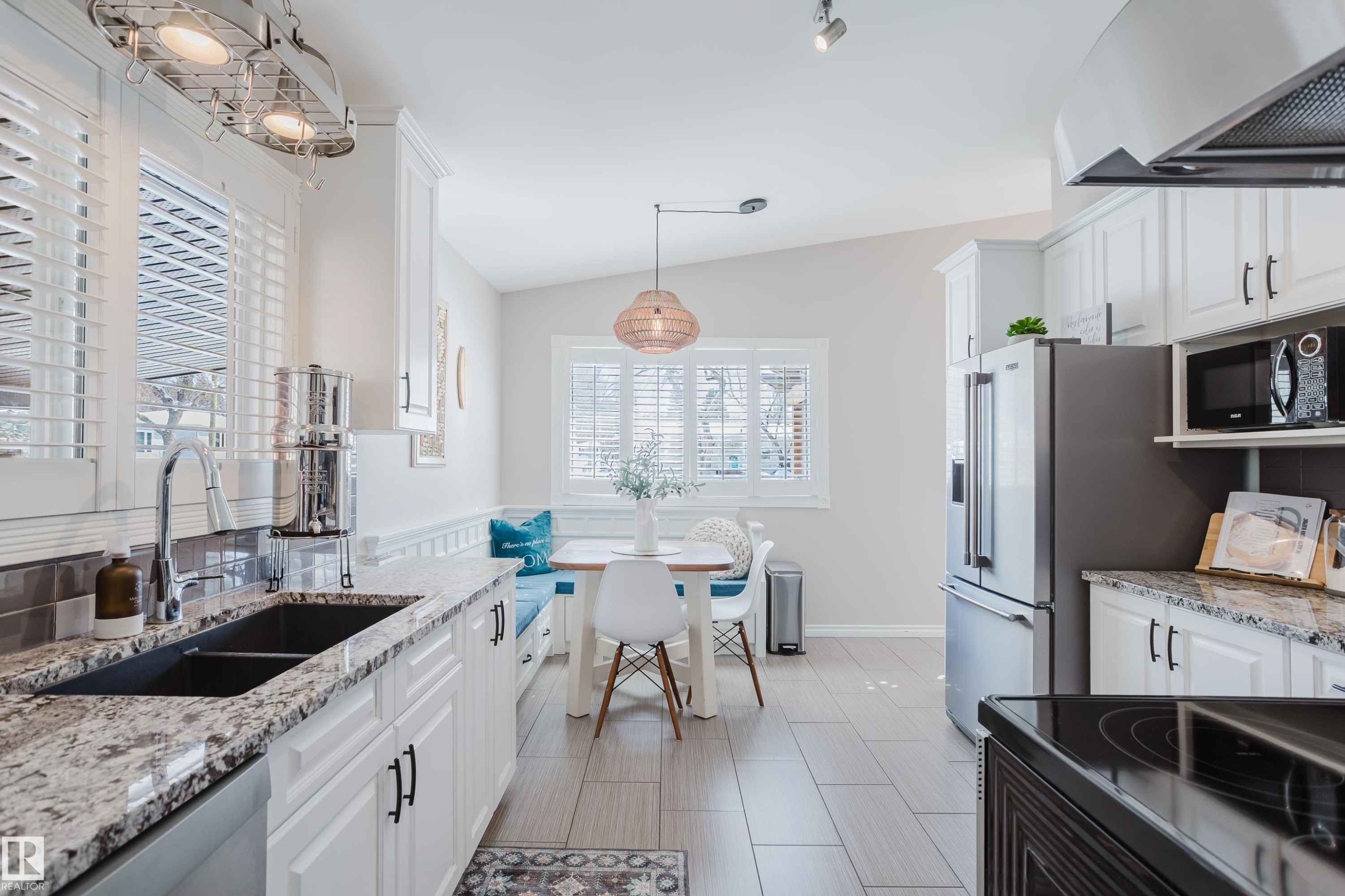13 Sorrel Crescent, St. Albert, AB - Indoor Photo Showing Kitchen With Double Sink