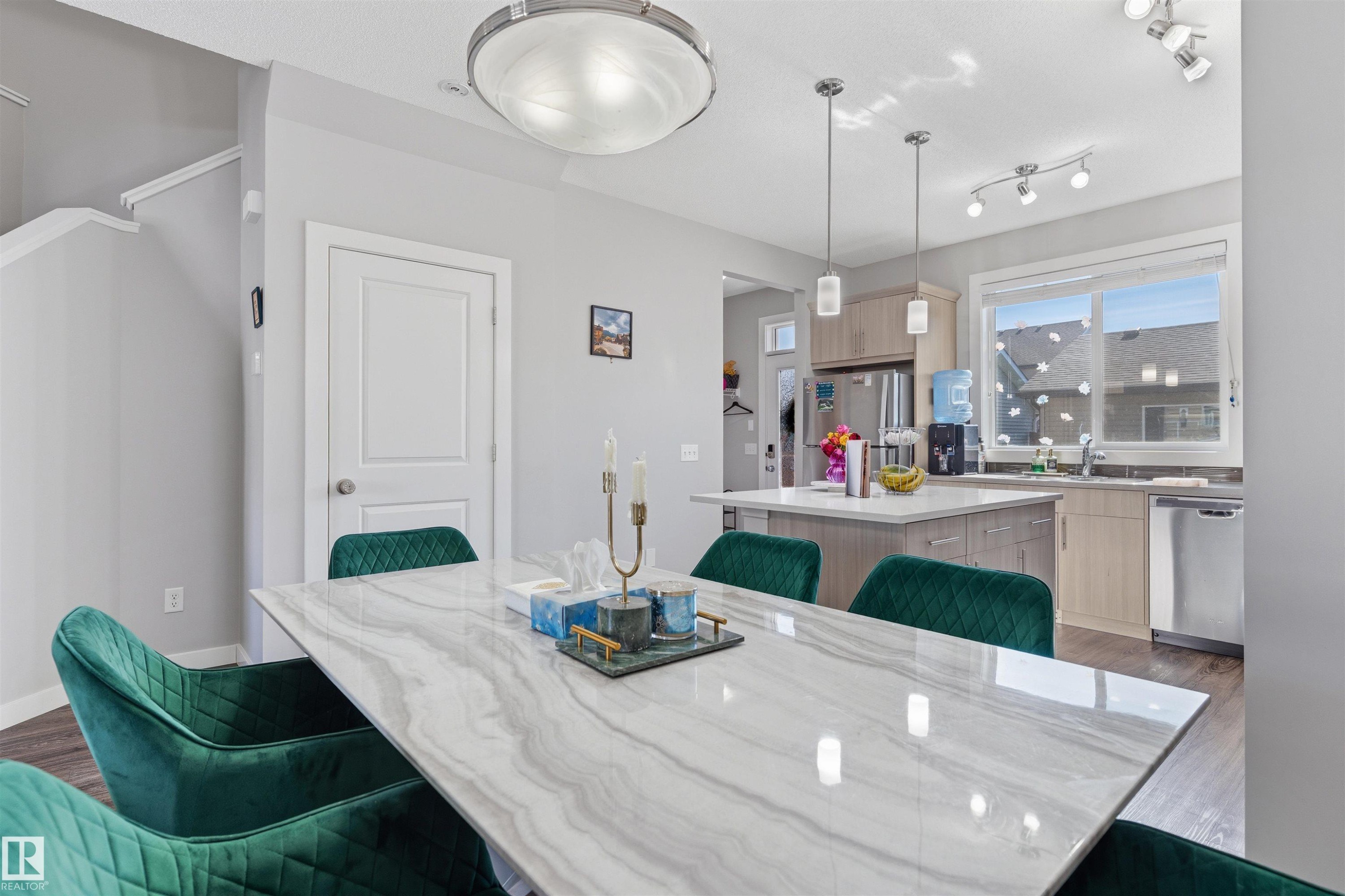 1227 Chappelle Boulevard, Edmonton, AB - Indoor Photo Showing Dining Room