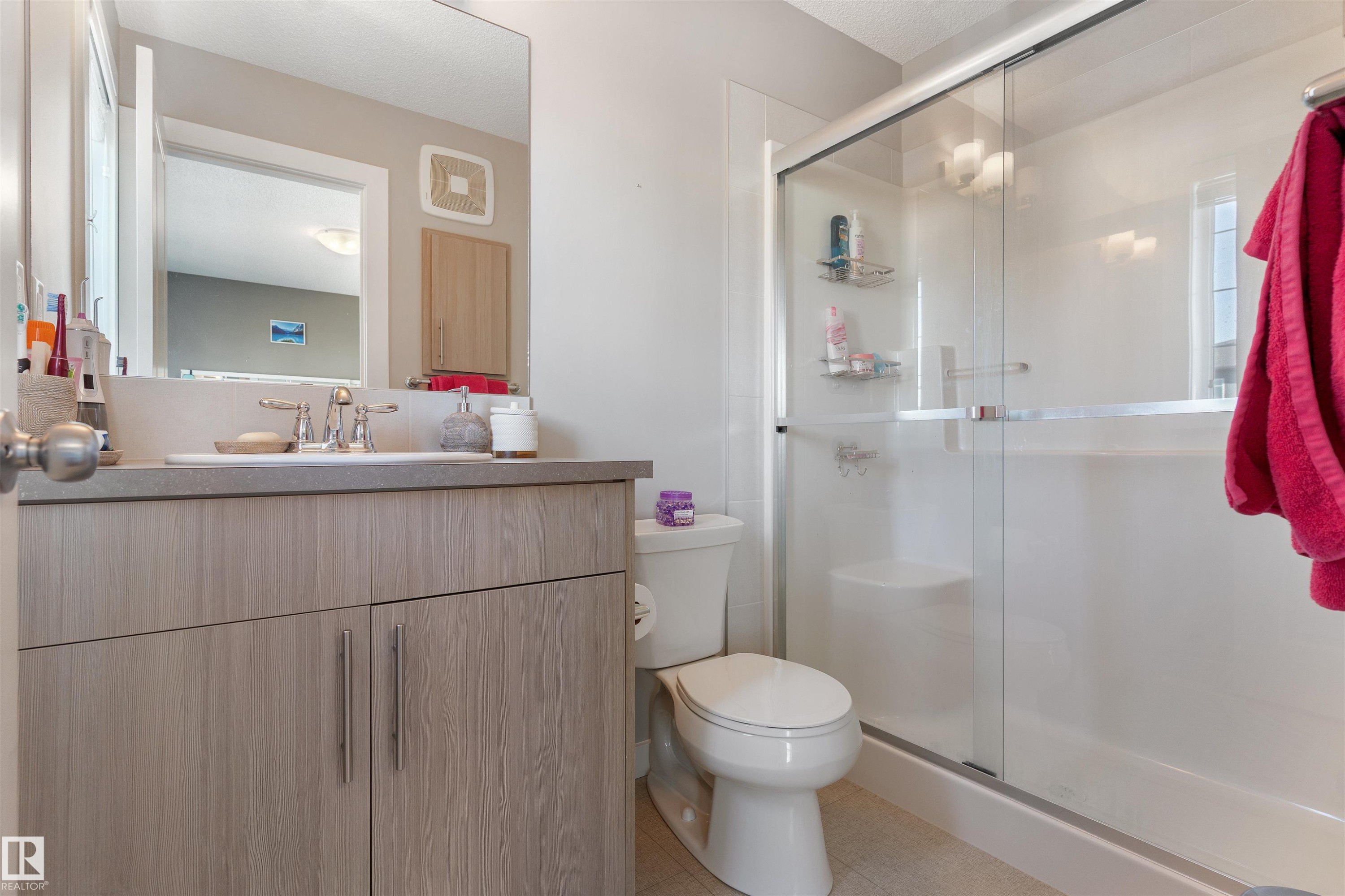 1227 Chappelle Boulevard, Edmonton, AB - Indoor Photo Showing Bathroom