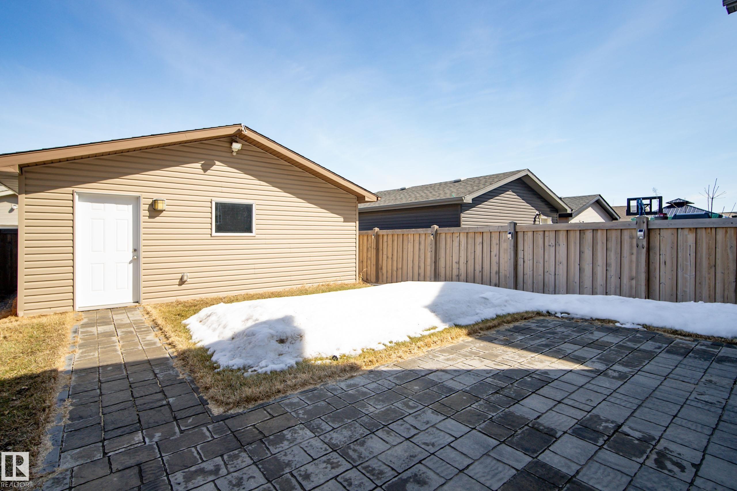 17625 60A Street, Edmonton, AB - Outdoor