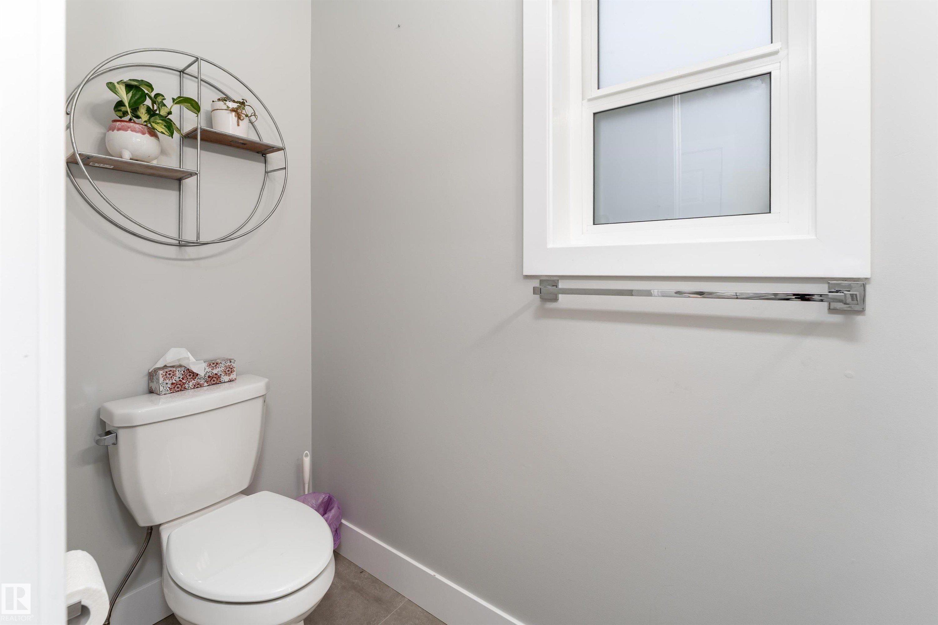 9338 Pear Link, Edmonton, AB - Indoor Photo Showing Bathroom