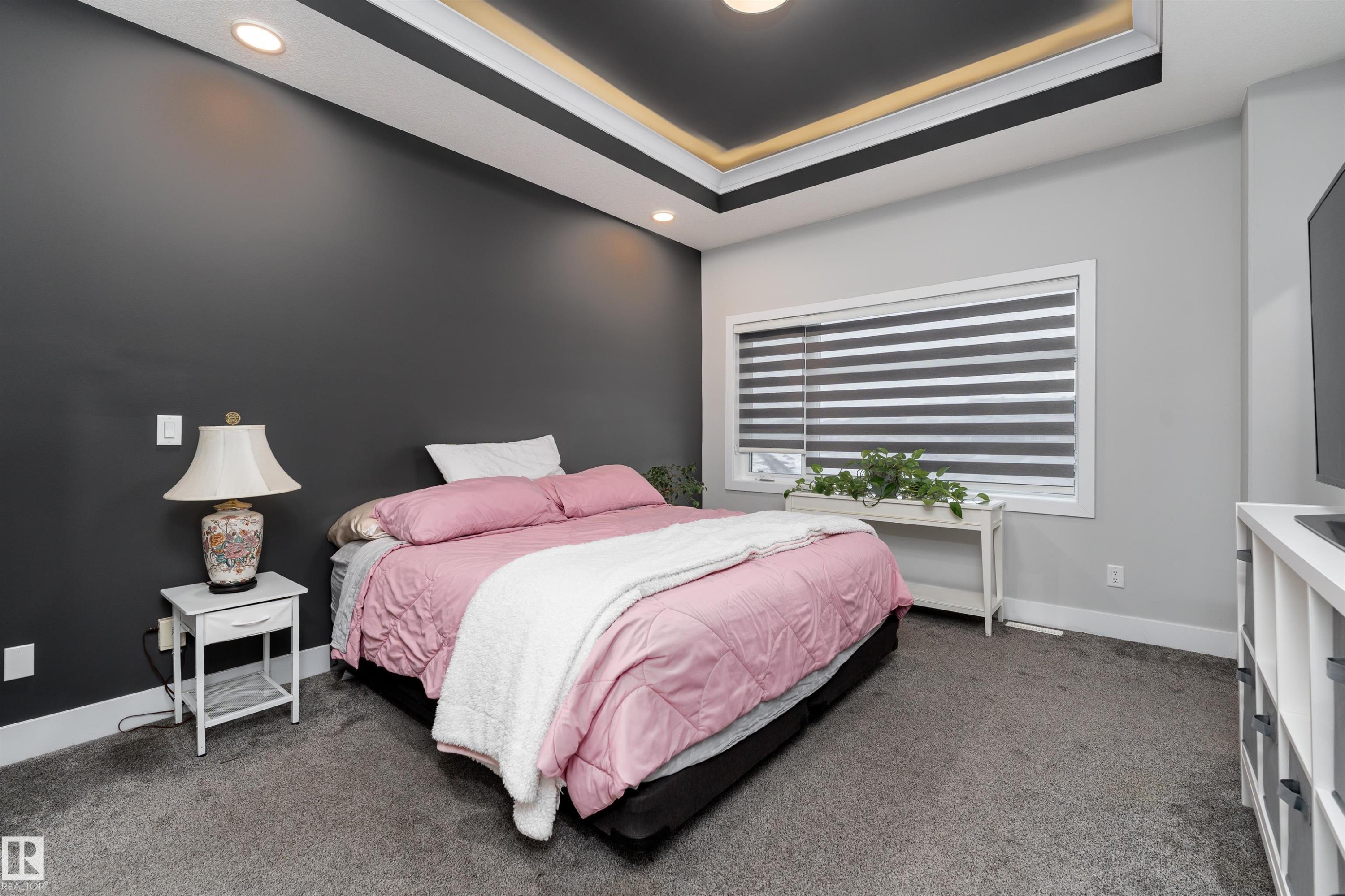 9338 Pear Link, Edmonton, AB - Indoor Photo Showing Bedroom