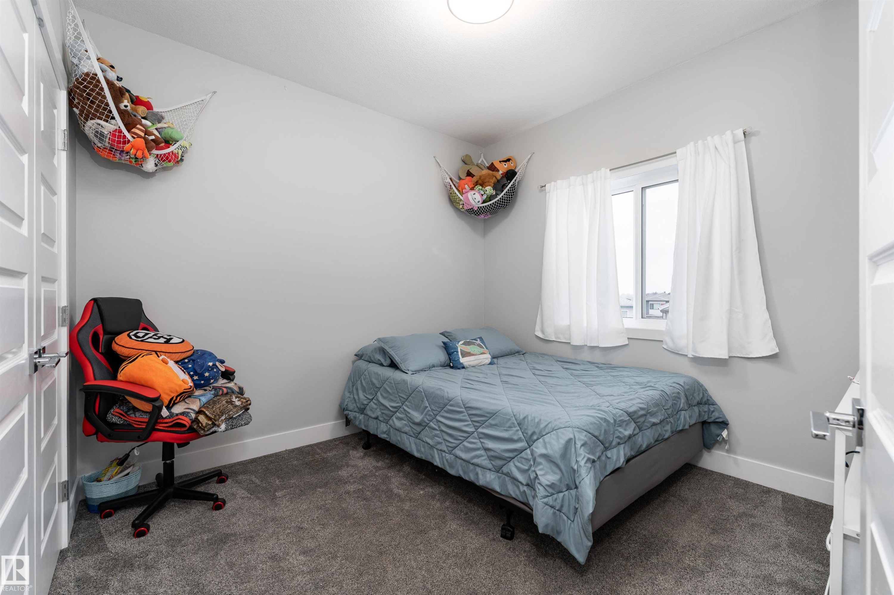 9338 Pear Link, Edmonton, AB - Indoor Photo Showing Bedroom