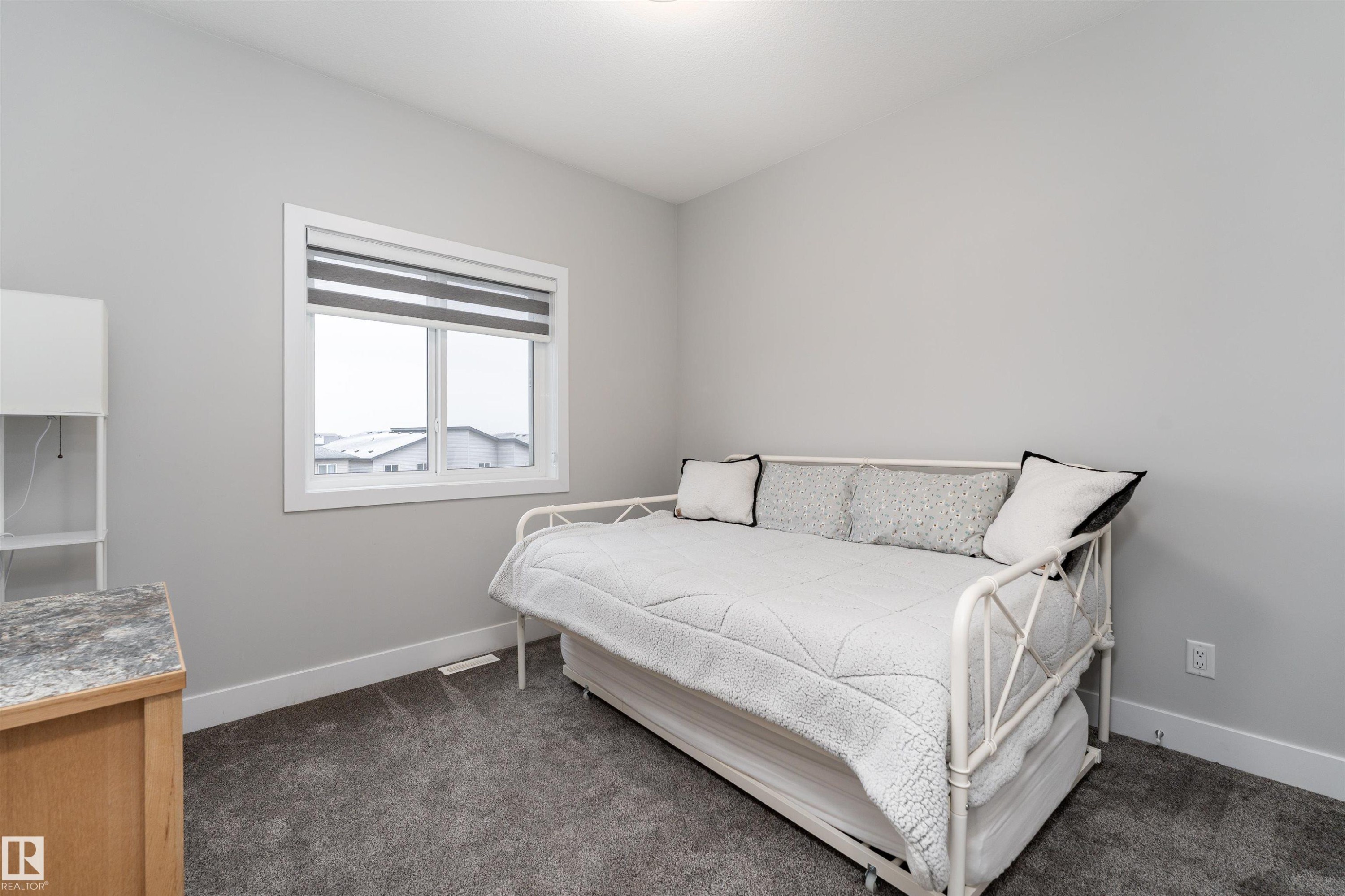 9338 Pear Link, Edmonton, AB - Indoor Photo Showing Bedroom