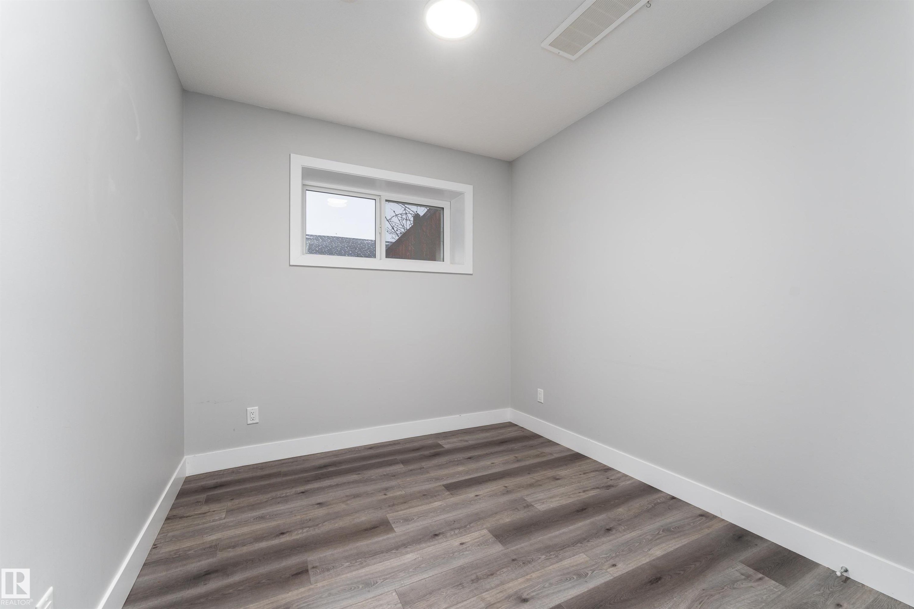 9338 Pear Link, Edmonton, AB - Indoor Photo Showing Other Room