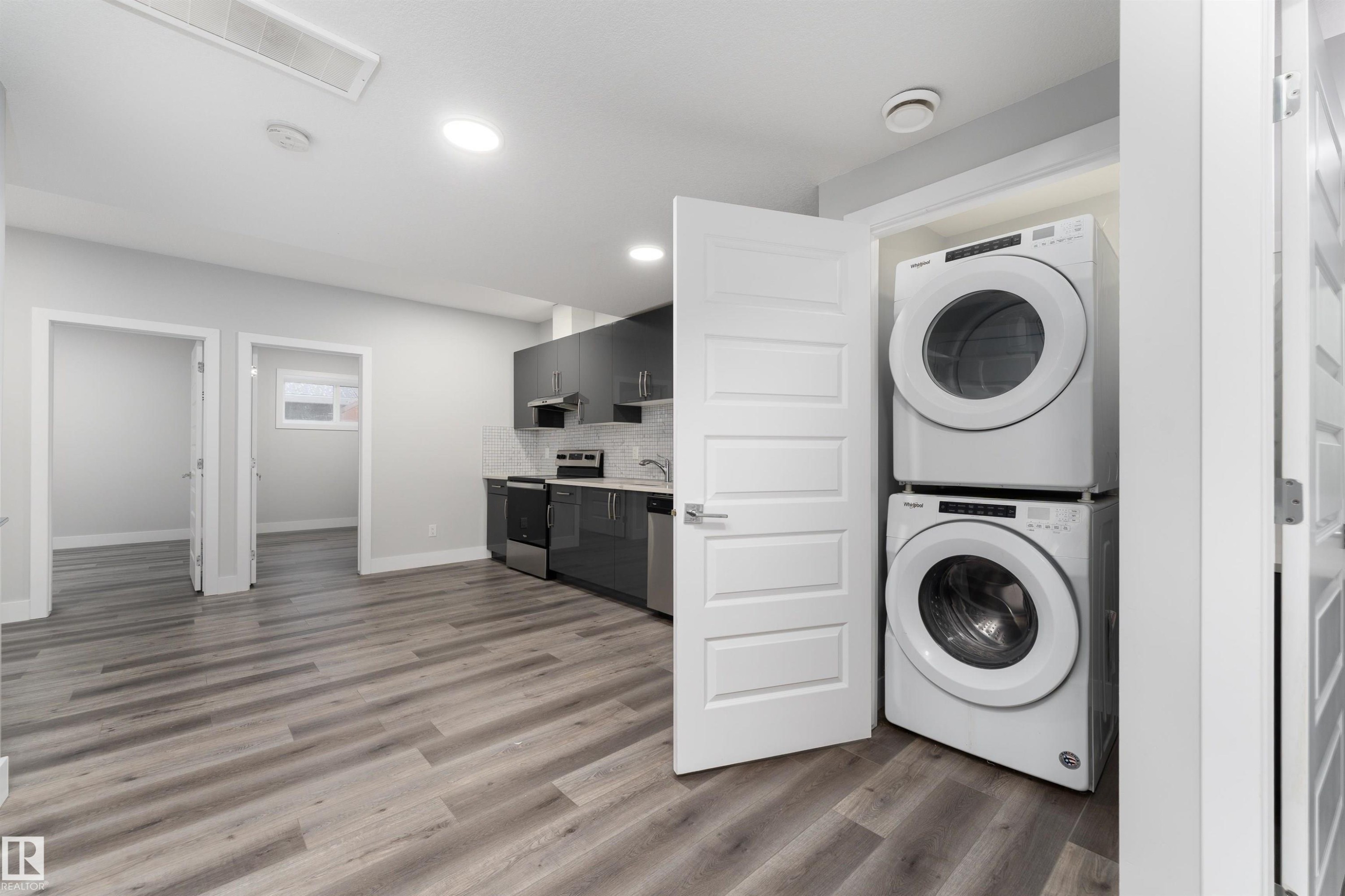 9338 Pear Link, Edmonton, AB - Indoor Photo Showing Laundry Room