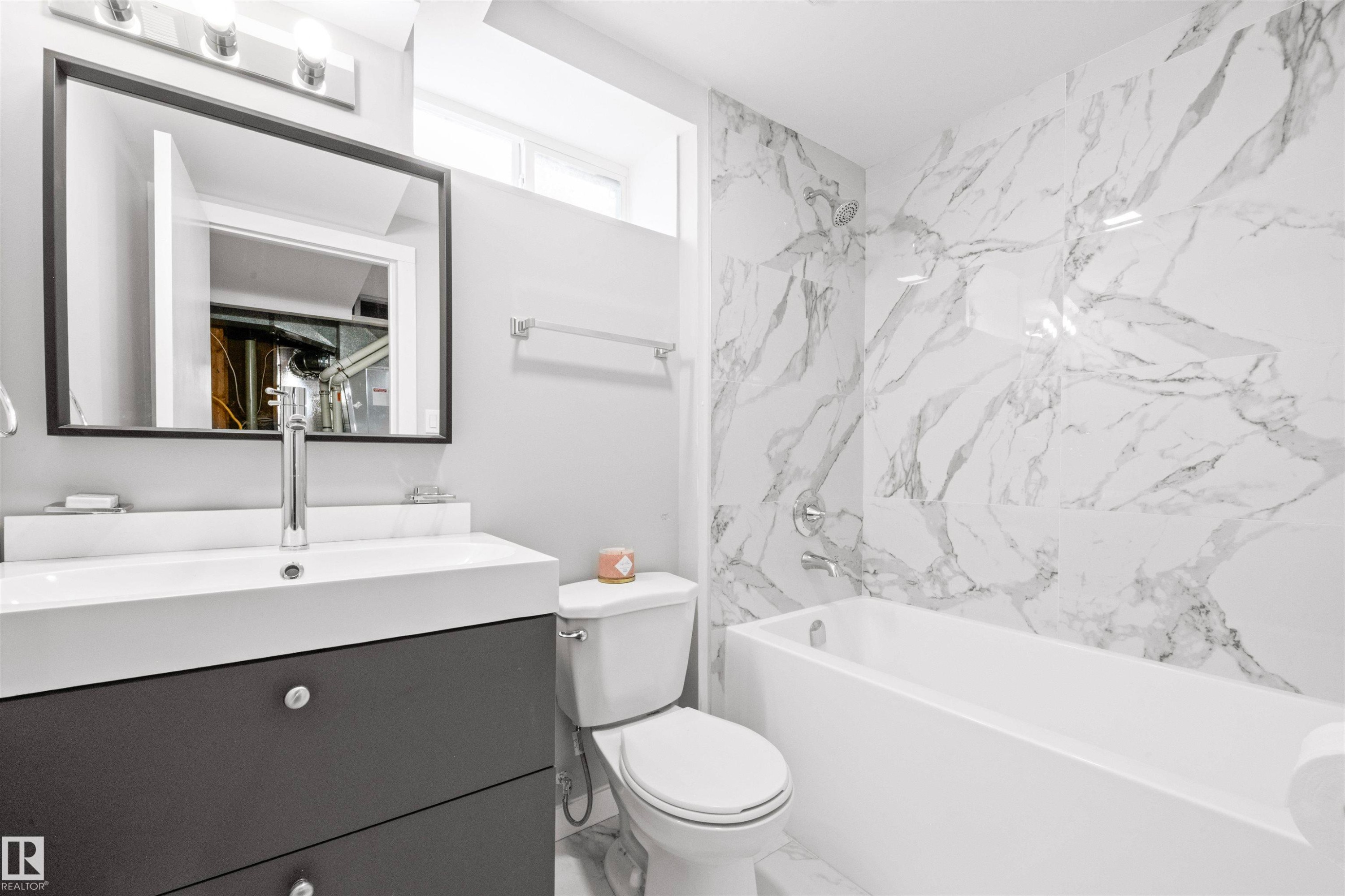 3429 120 Avenue, Edmonton, AB - Indoor Photo Showing Bathroom