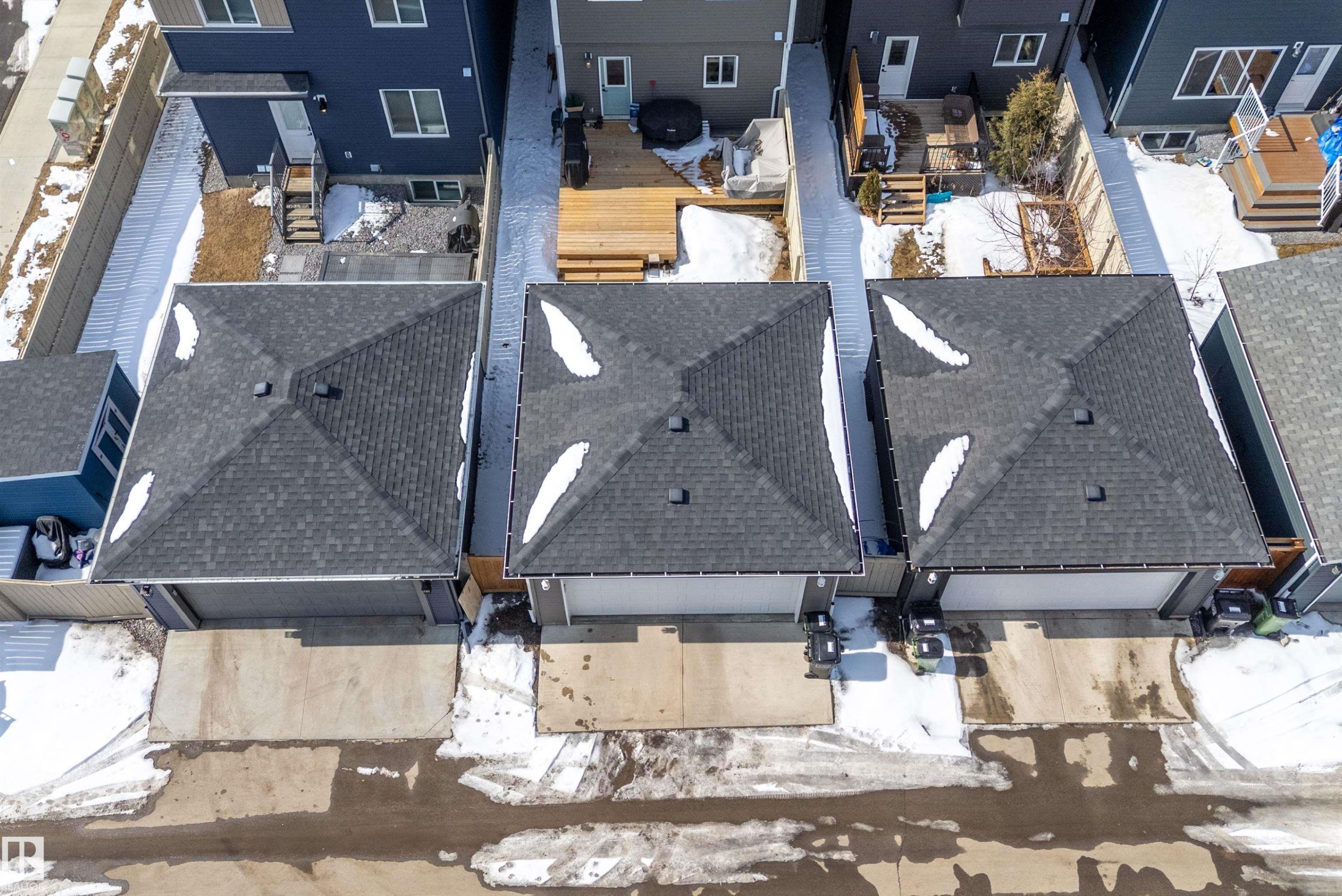 This property features a dark shingle roof and an attached garage with a concrete driveway - 1305 Enright Landing, Edmonton, AB - Outdoor