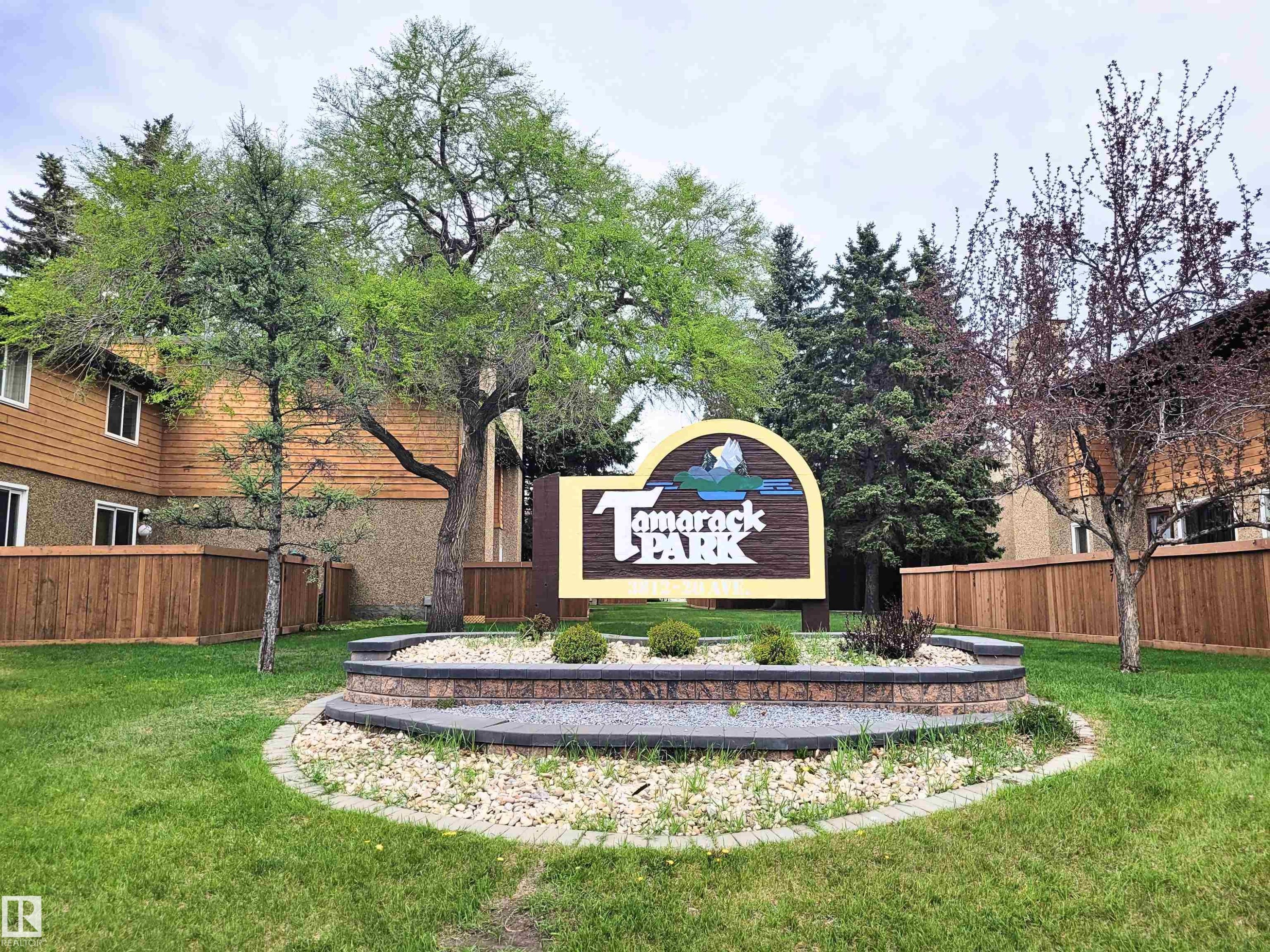 69 3812 20 Avenue, Edmonton, AB - Outdoor