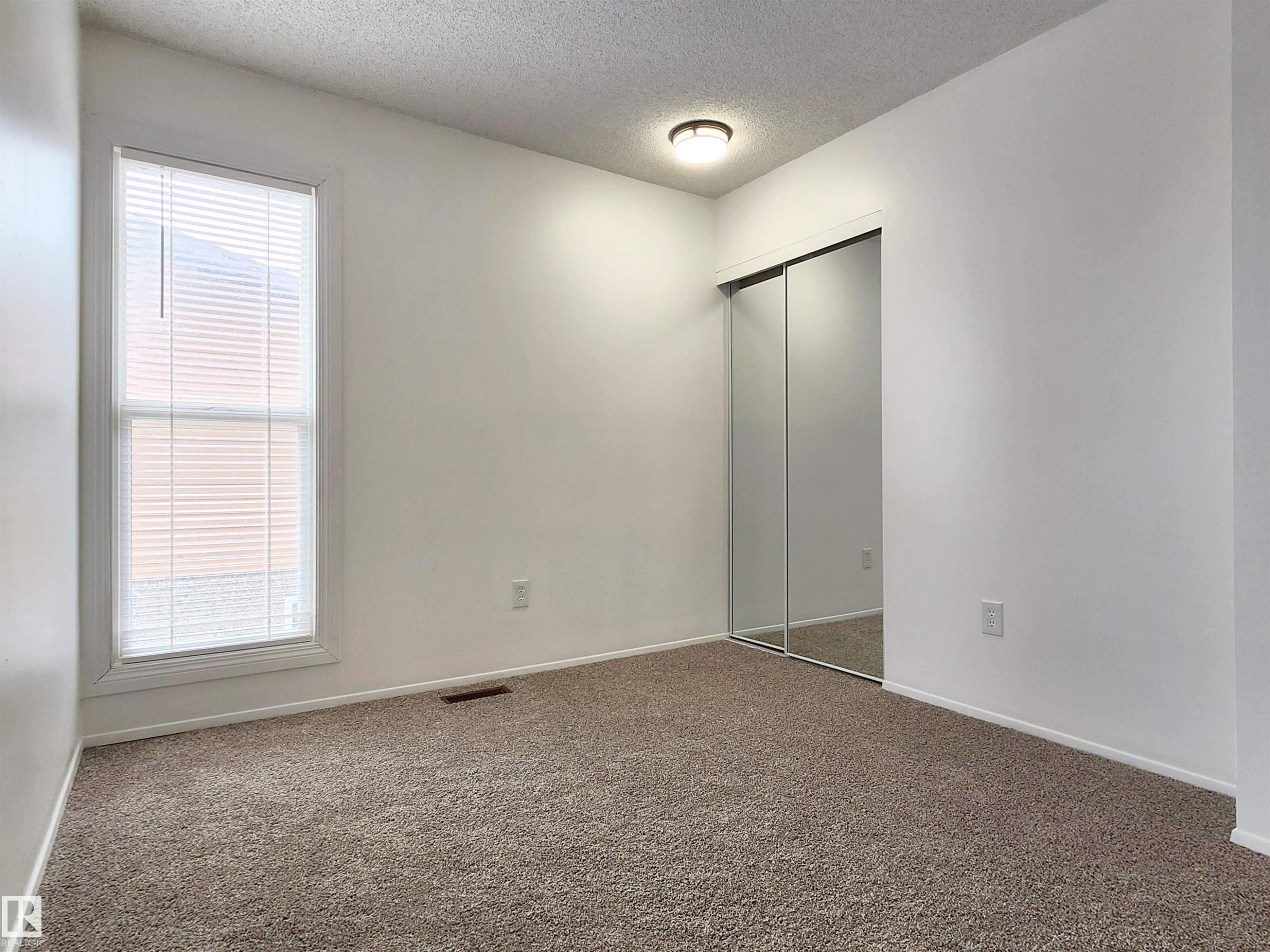 69 3812 20 Avenue, Edmonton, AB - Indoor Photo Showing Other Room