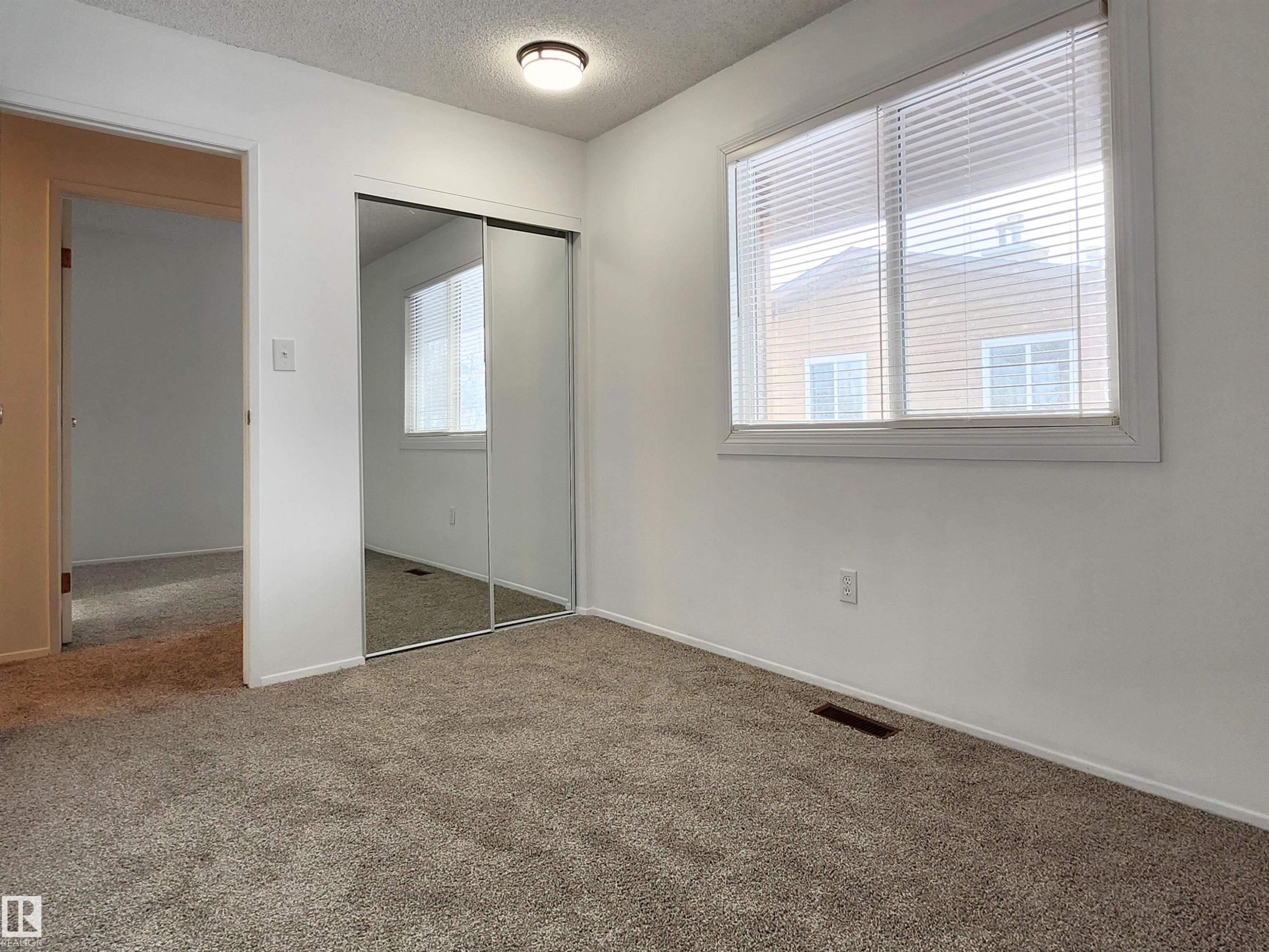69 3812 20 Avenue, Edmonton, AB - Indoor Photo Showing Other Room