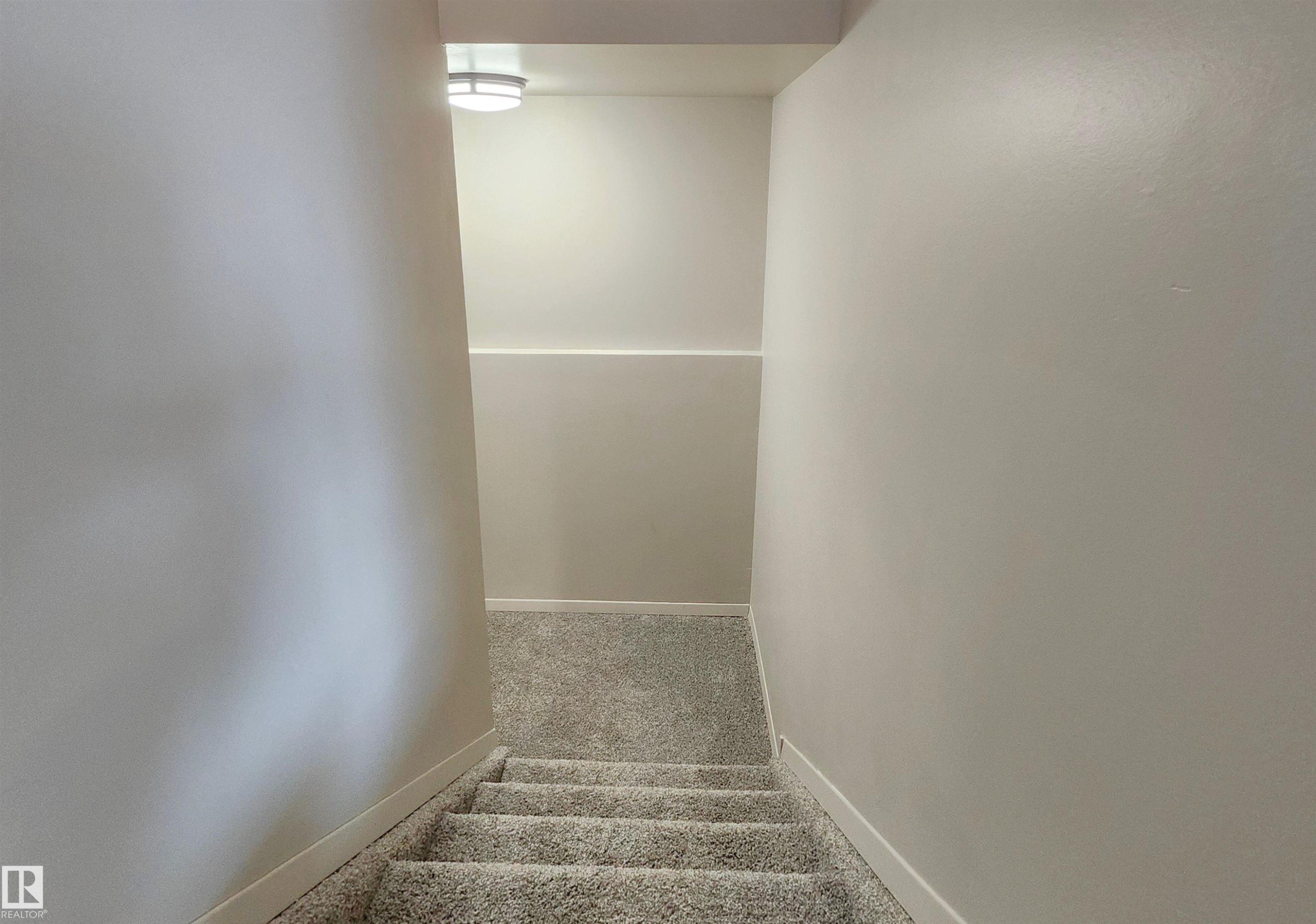 69 3812 20 Avenue, Edmonton, AB - Indoor Photo Showing Other Room