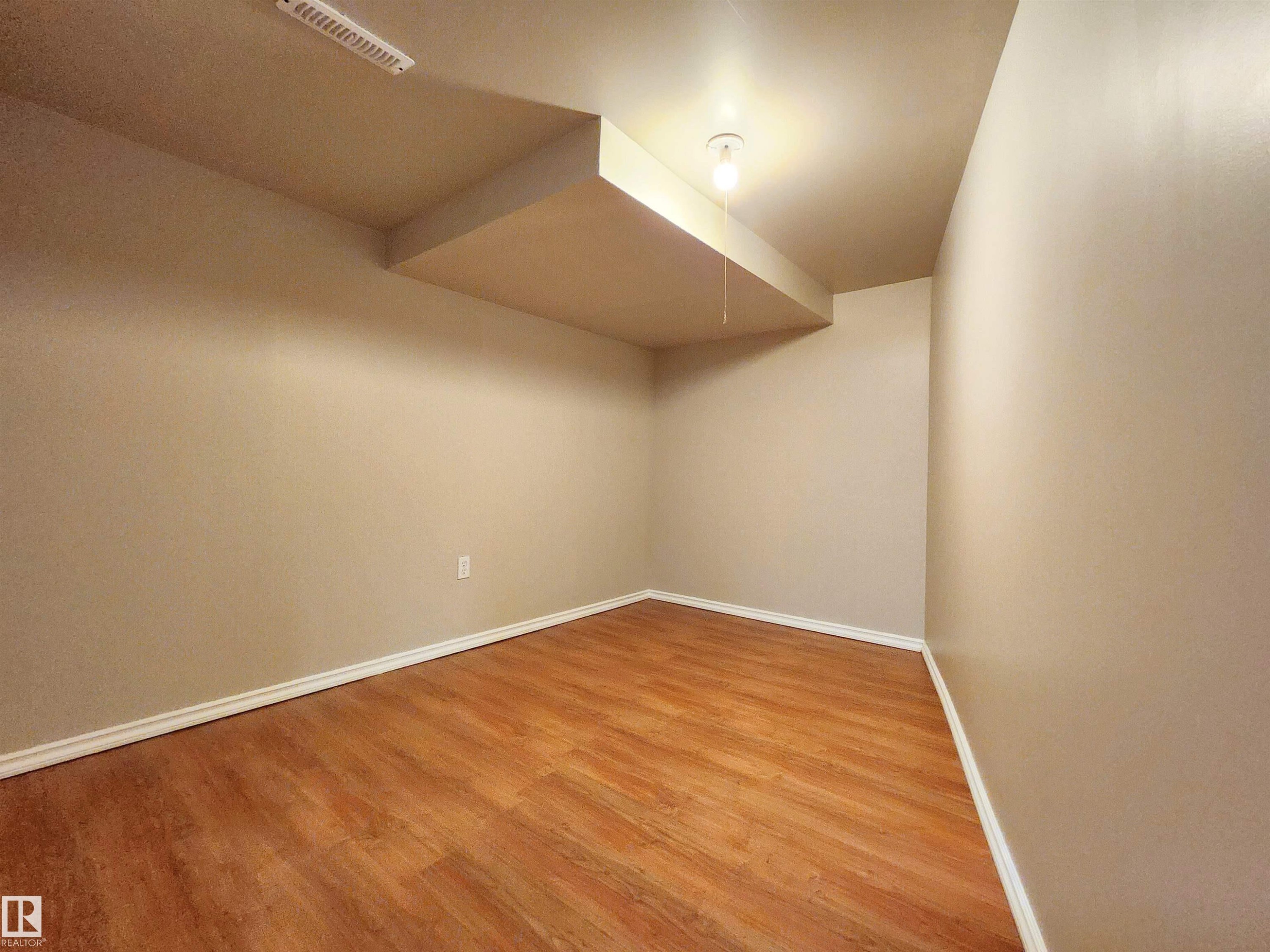69 3812 20 Avenue, Edmonton, AB - Indoor Photo Showing Other Room
