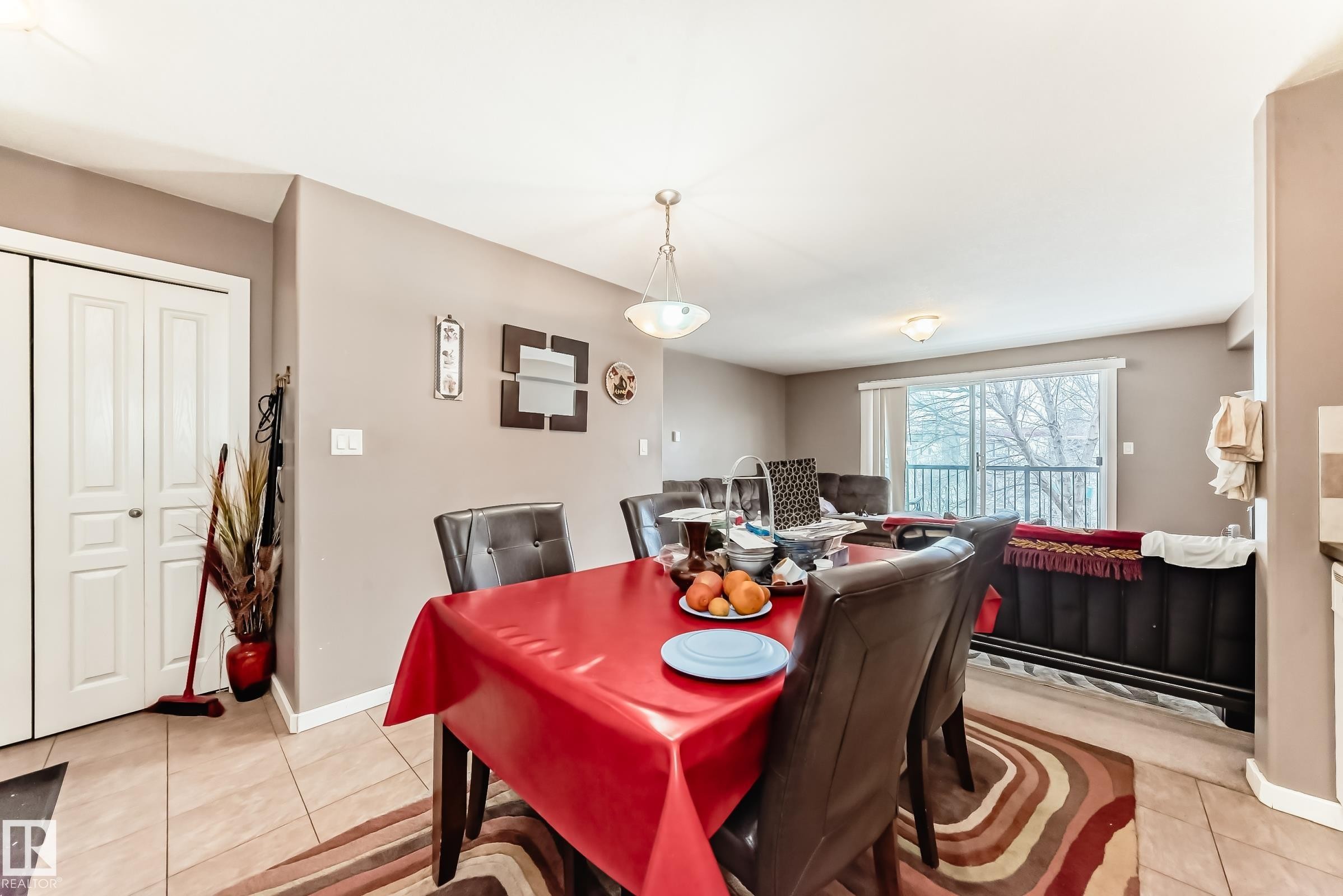 #203 11827 105 St Nw, Edmonton, AB - Indoor Photo Showing Dining Room