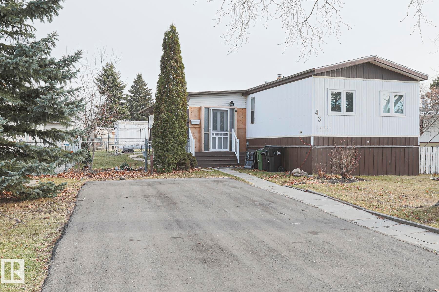 43 Maple Ridge Drive, Edmonton, AB - Outdoor