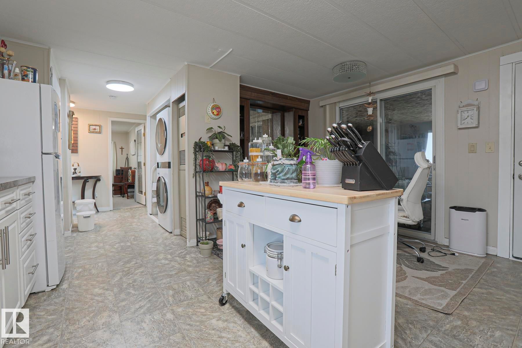 43 Maple Ridge Drive, Edmonton, AB - Indoor