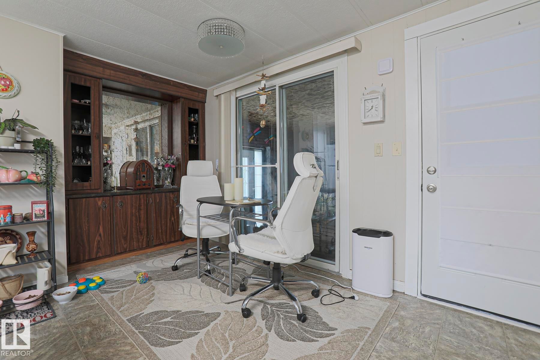 43 Maple Ridge Drive, Edmonton, AB - Indoor Photo Showing Office