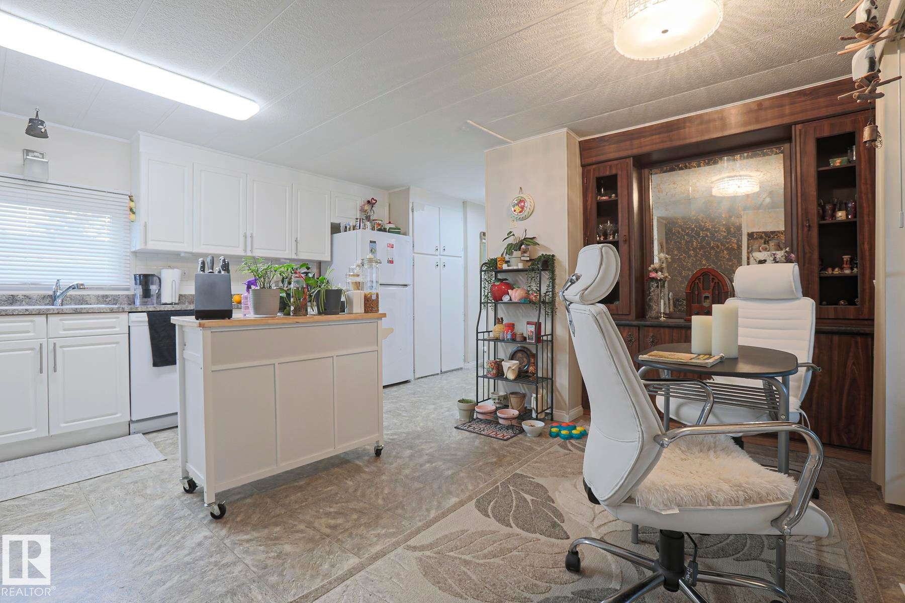 43 Maple Ridge Drive, Edmonton, AB - Indoor