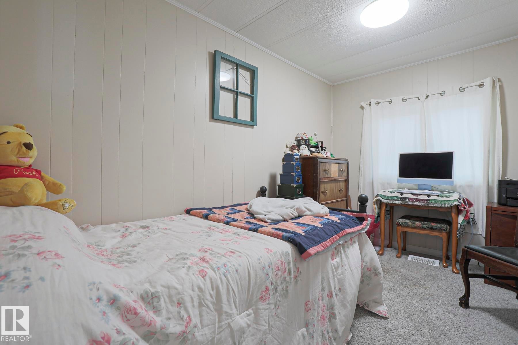 43 Maple Ridge Drive, Edmonton, AB - Indoor Photo Showing Bedroom