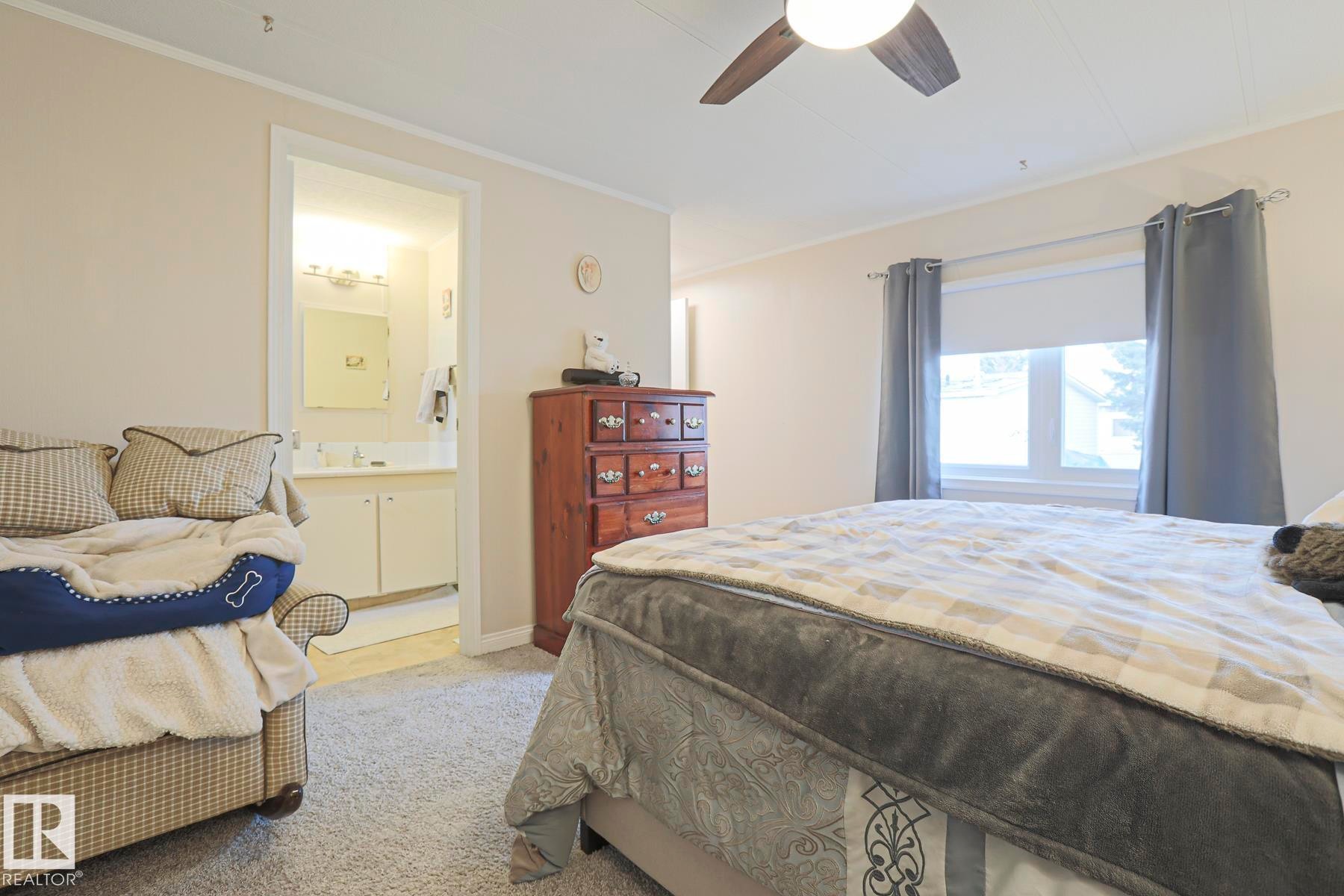 43 Maple Ridge Drive, Edmonton, AB - Indoor Photo Showing Bedroom