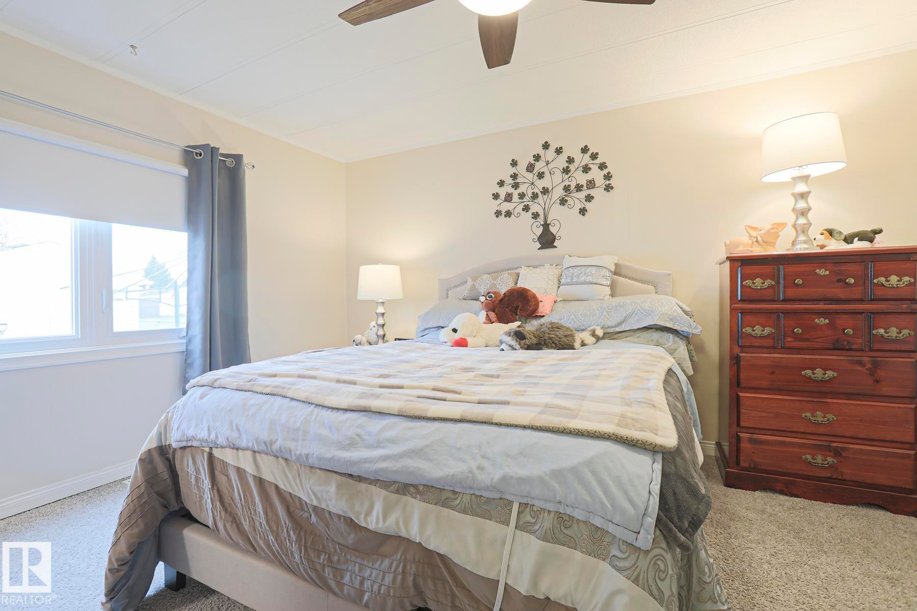 43 Maple Ridge Drive, Edmonton, AB - Indoor Photo Showing Bedroom